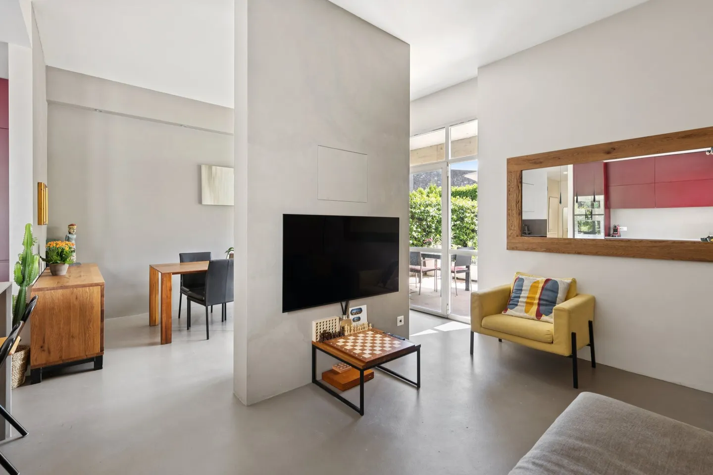 MODERN GARDEN APARTMENT - GREATLY RENOVATED - Photo 2 of 5