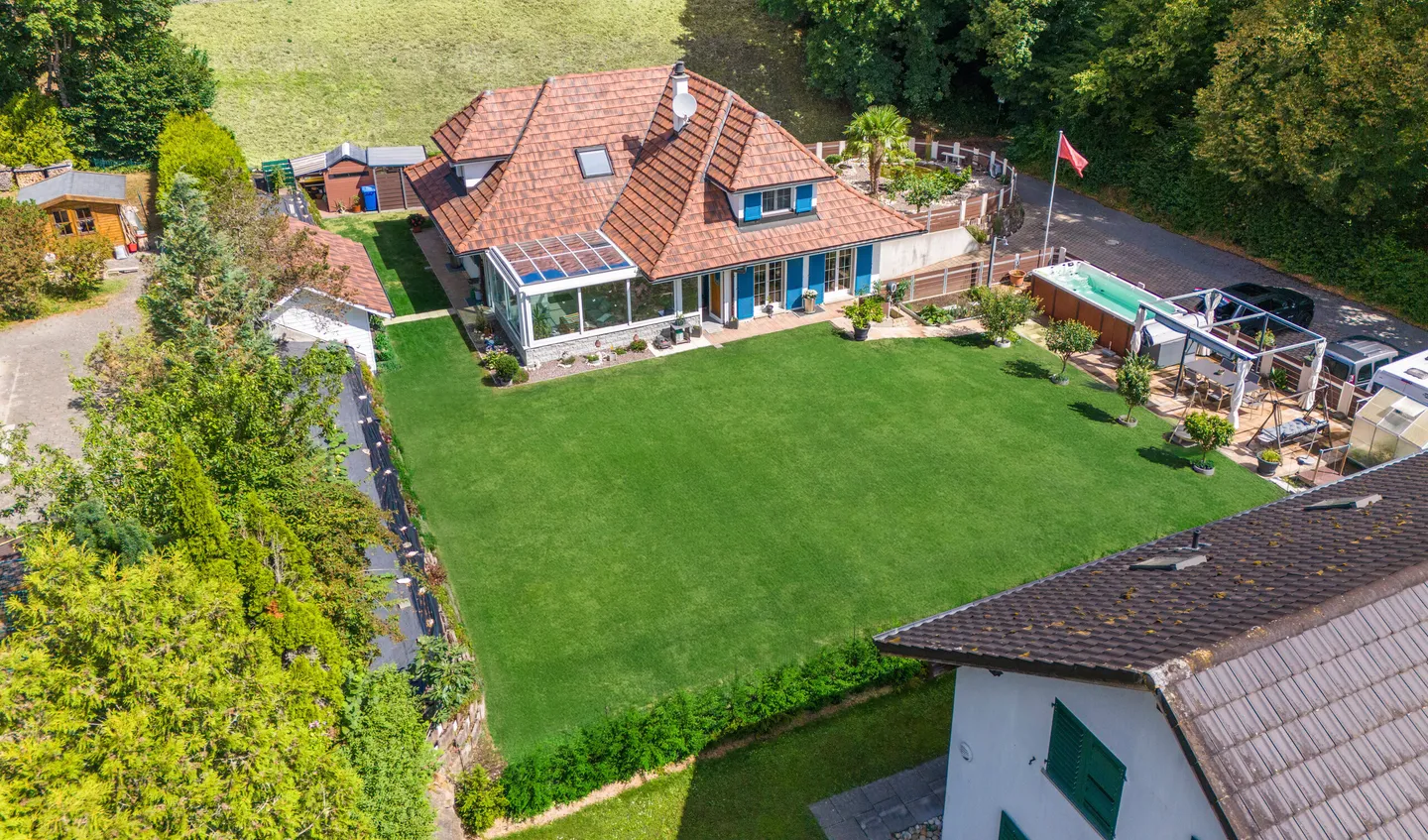 VILLA WITH WINTER GARDEN, SWIMMING POOL AND APARTMENT - Photo 1 of 5