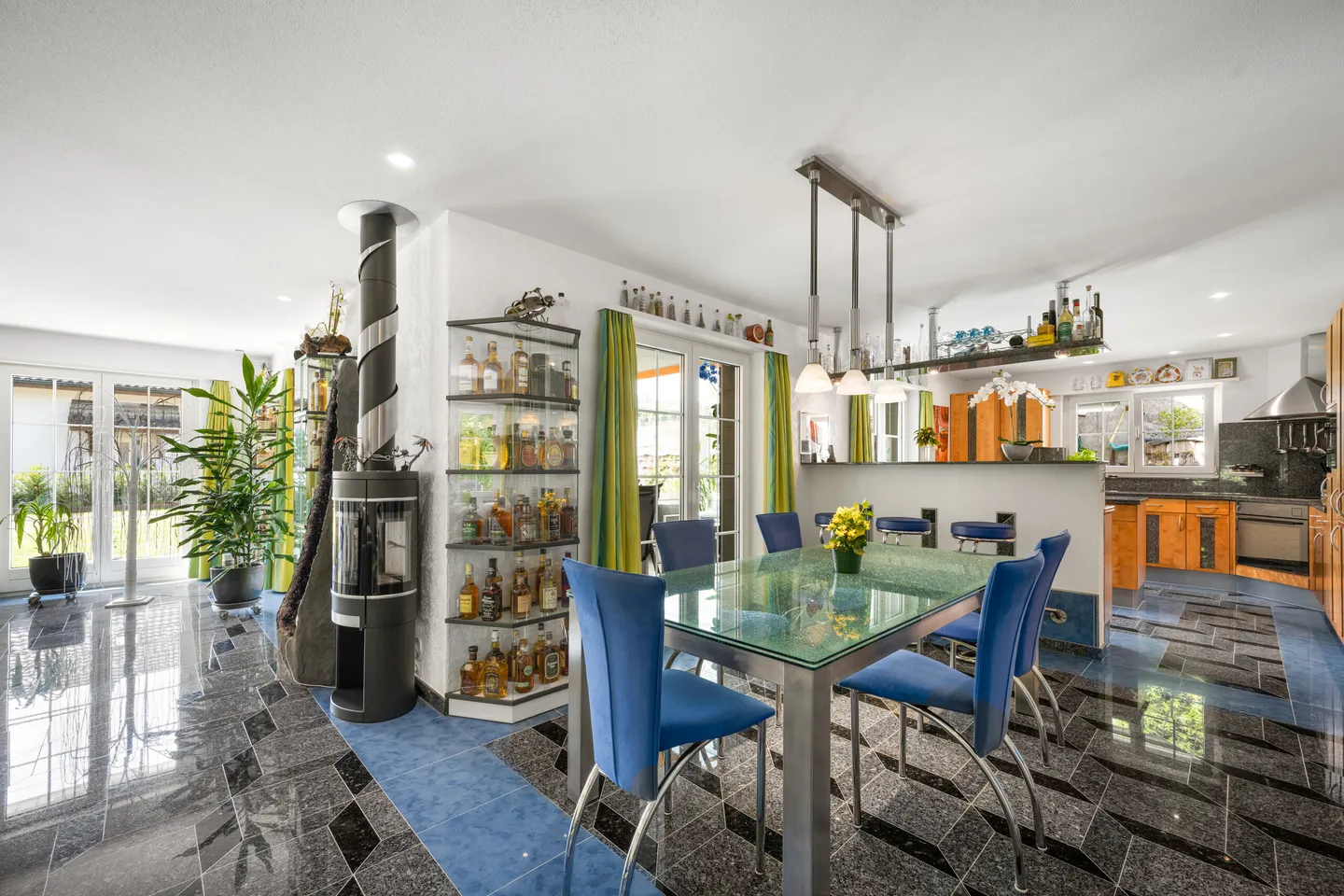 VILLA WITH WINTER GARDEN, SWIMMING POOL AND APARTMENT - Photo 4 of 5