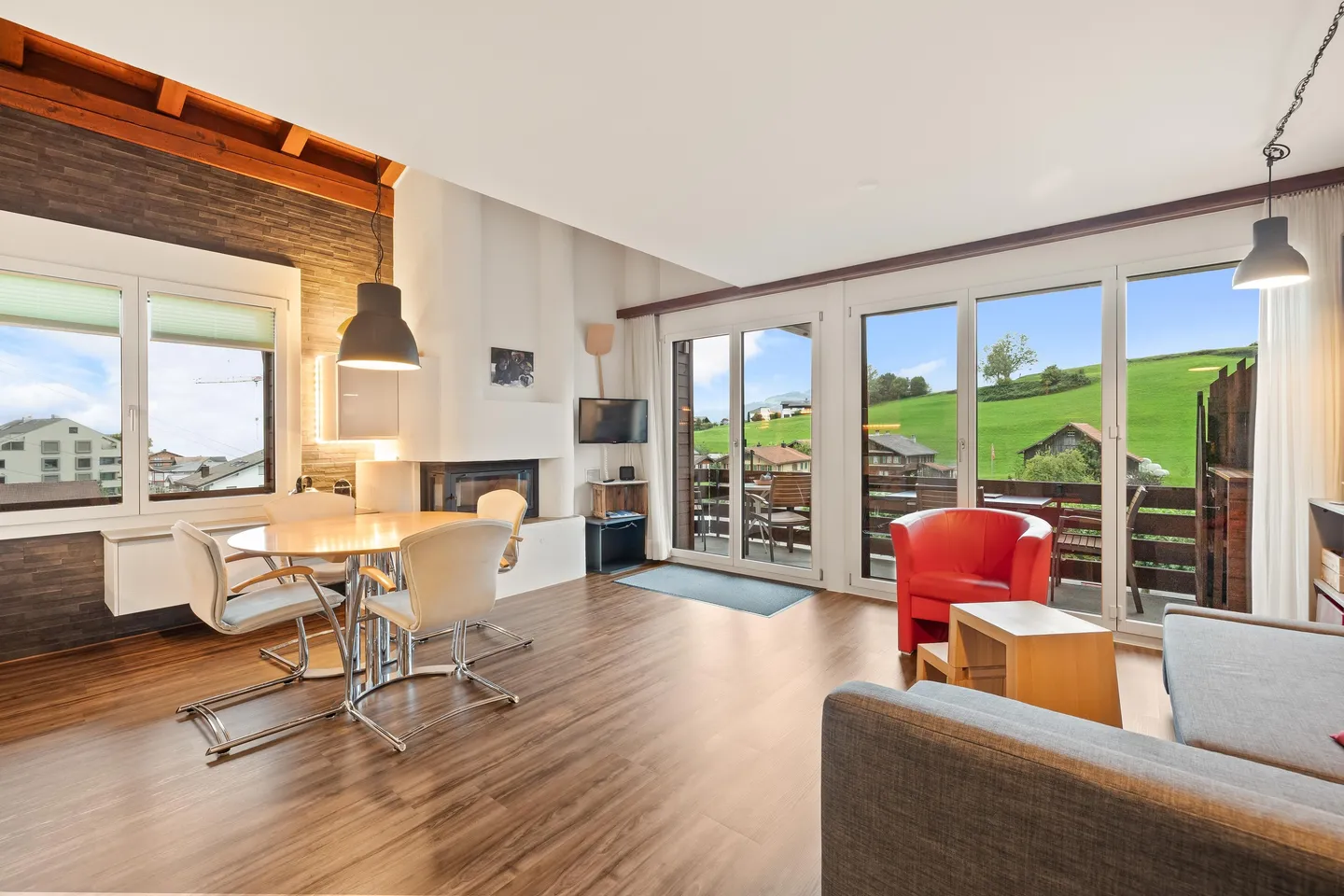 COZY HIGH 2 - Photo 1 of 5