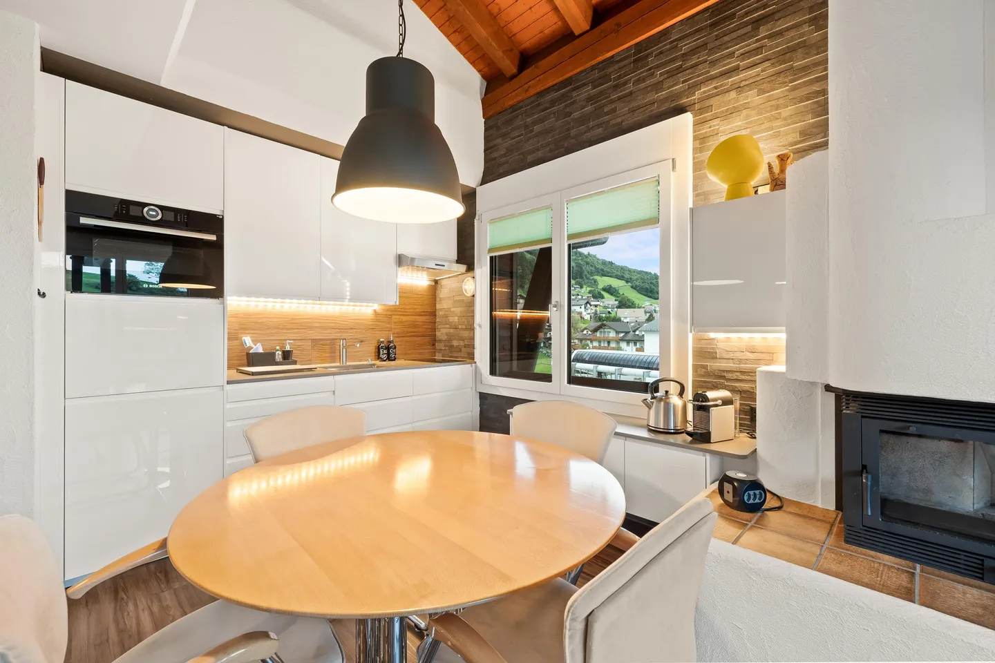 COZY HIGH 2 - Photo 3 of 5