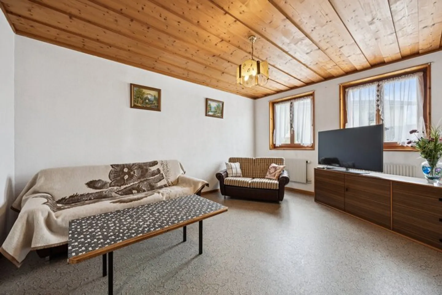 6.5 ZIMMER EINFAMILIENHAUS MIT BLICK AUF DIE ST. GALLER BERGE - Photo 2 sur 8