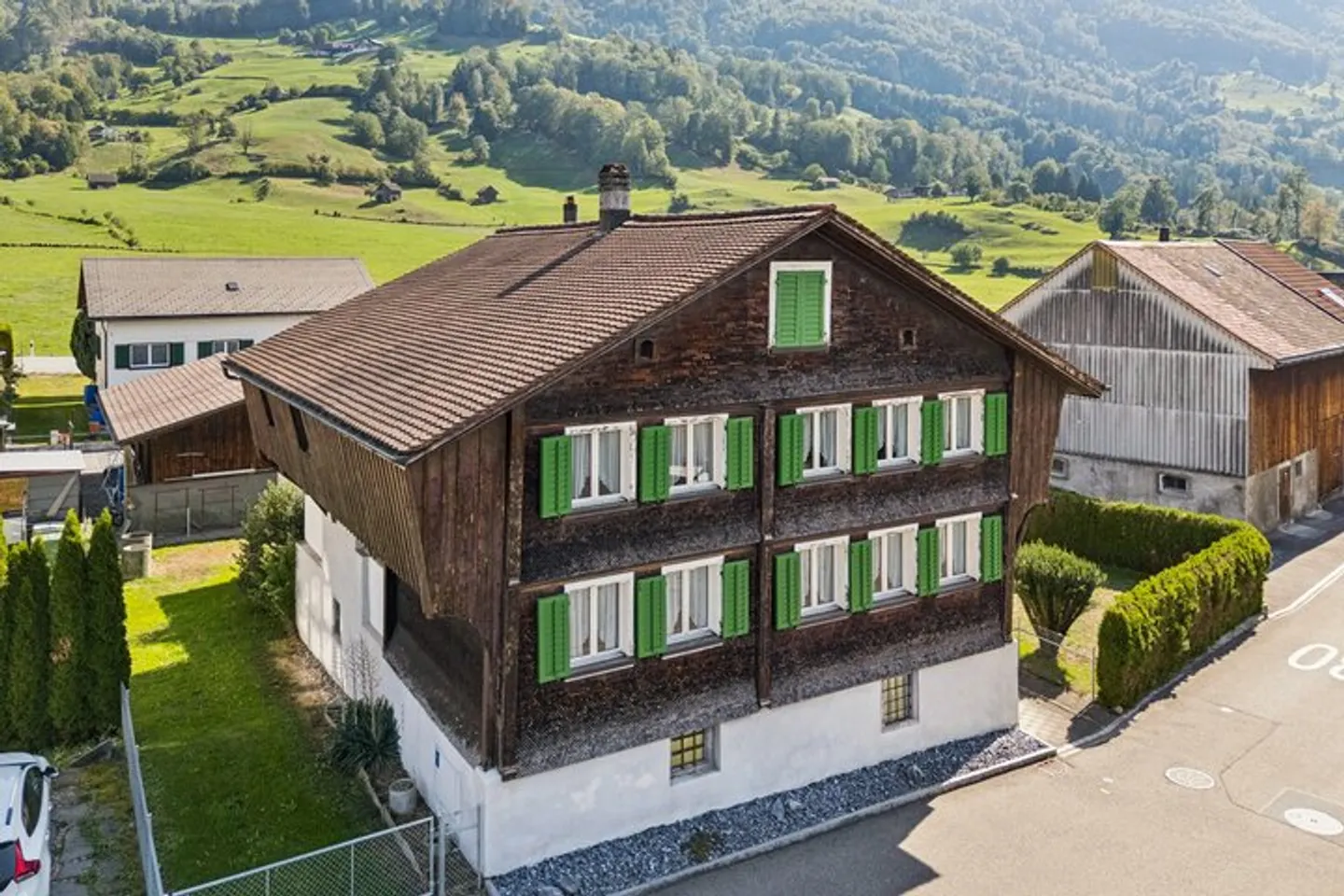 6.5 ZIMMER EINFAMILIENHAUS MIT BLICK AUF DIE ST. GALLER BERGE - Photo 1 sur 8