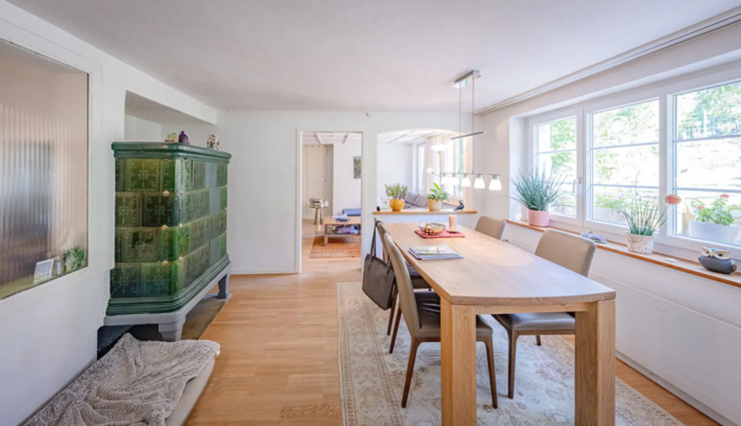 OPPORTUNITÀ VICINO A WINTERTHUR: CASA MULTIFAMILIARE CON RISERVA DI TERRENO SIGNIFICATIVA - Foto 4 di 8