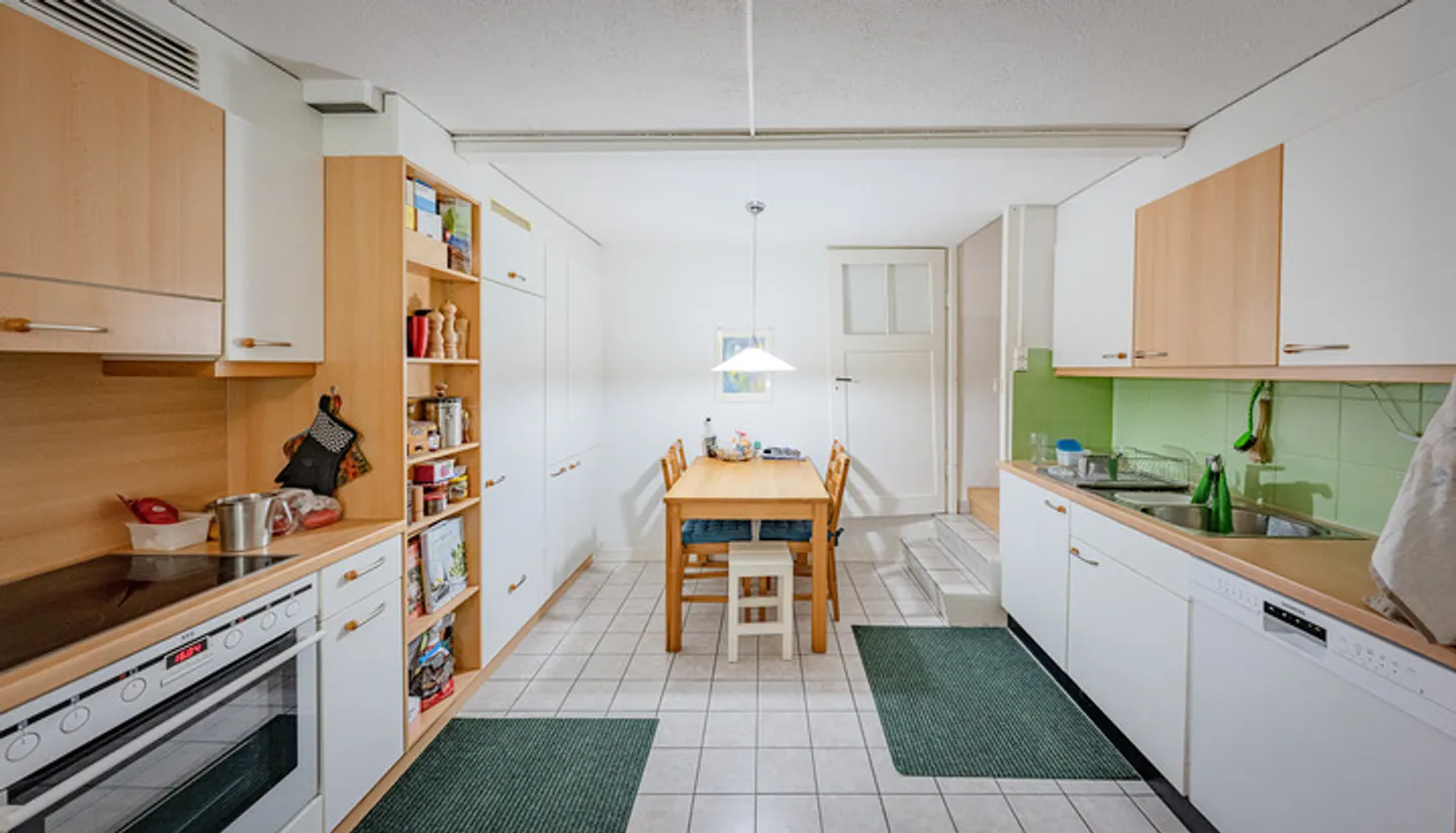OPPORTUNITÀ VICINO A WINTERTHUR: CASA MULTIFAMILIARE CON RISERVA DI TERRENO SIGNIFICATIVA - Foto 5 di 8