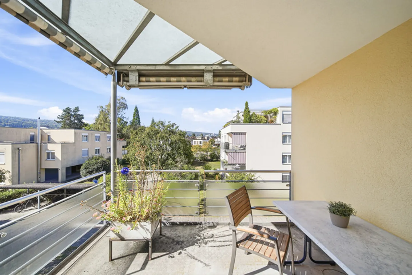 MAISON LUMINEUSE AVEC BALCON À DÜBENDORF - Photo 7 sur 8