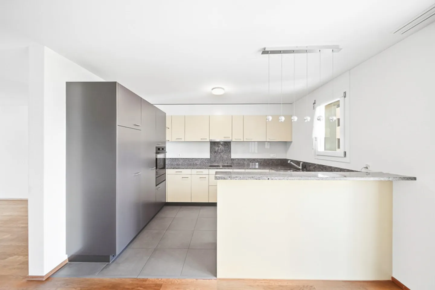 Geräumige Wohnung mit Aussicht - Foto 3 von 8