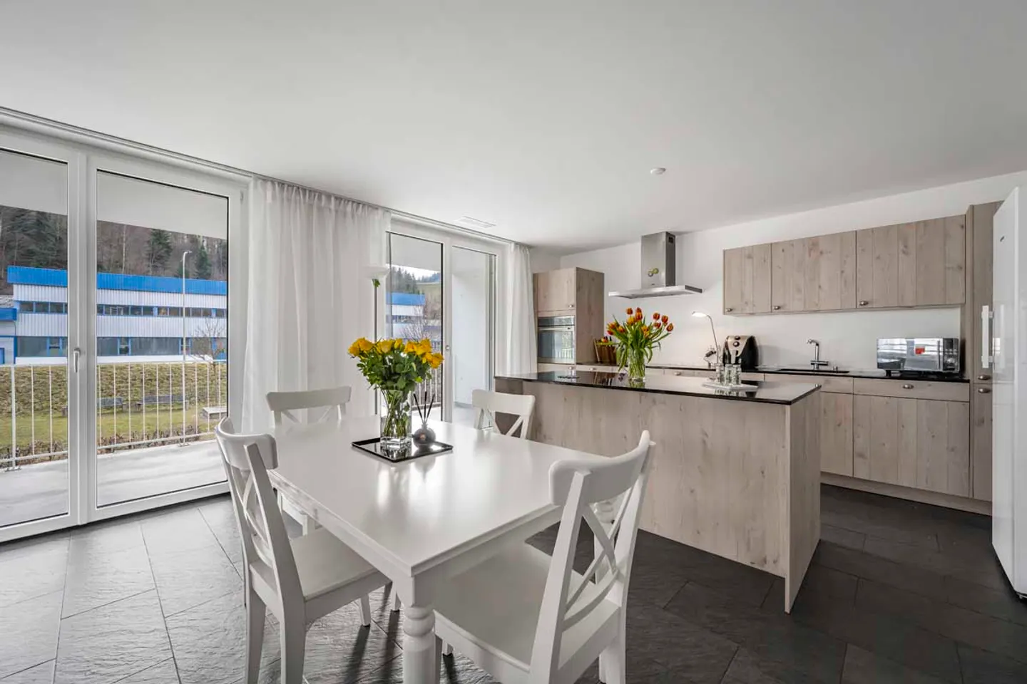 MODERN MINERGIE APARTMENT IN THE HEART OF LIFE - Photo 2 of 8