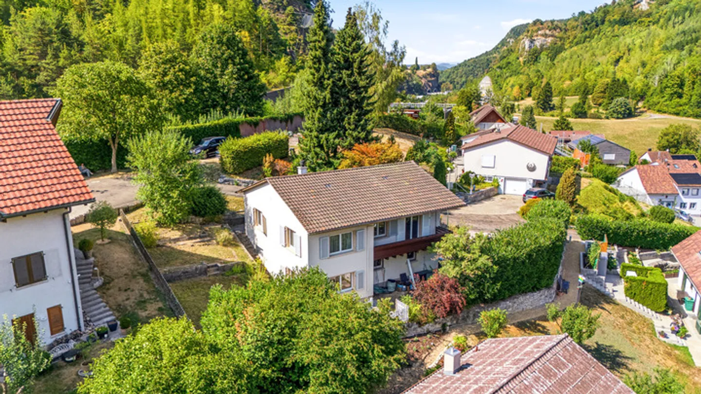 GEPFLEGTES, FREISTEHENDES 4.5 ZIMMER EINFAMILIENHAUS MIT WEITSICHT - Photo 1 of 8