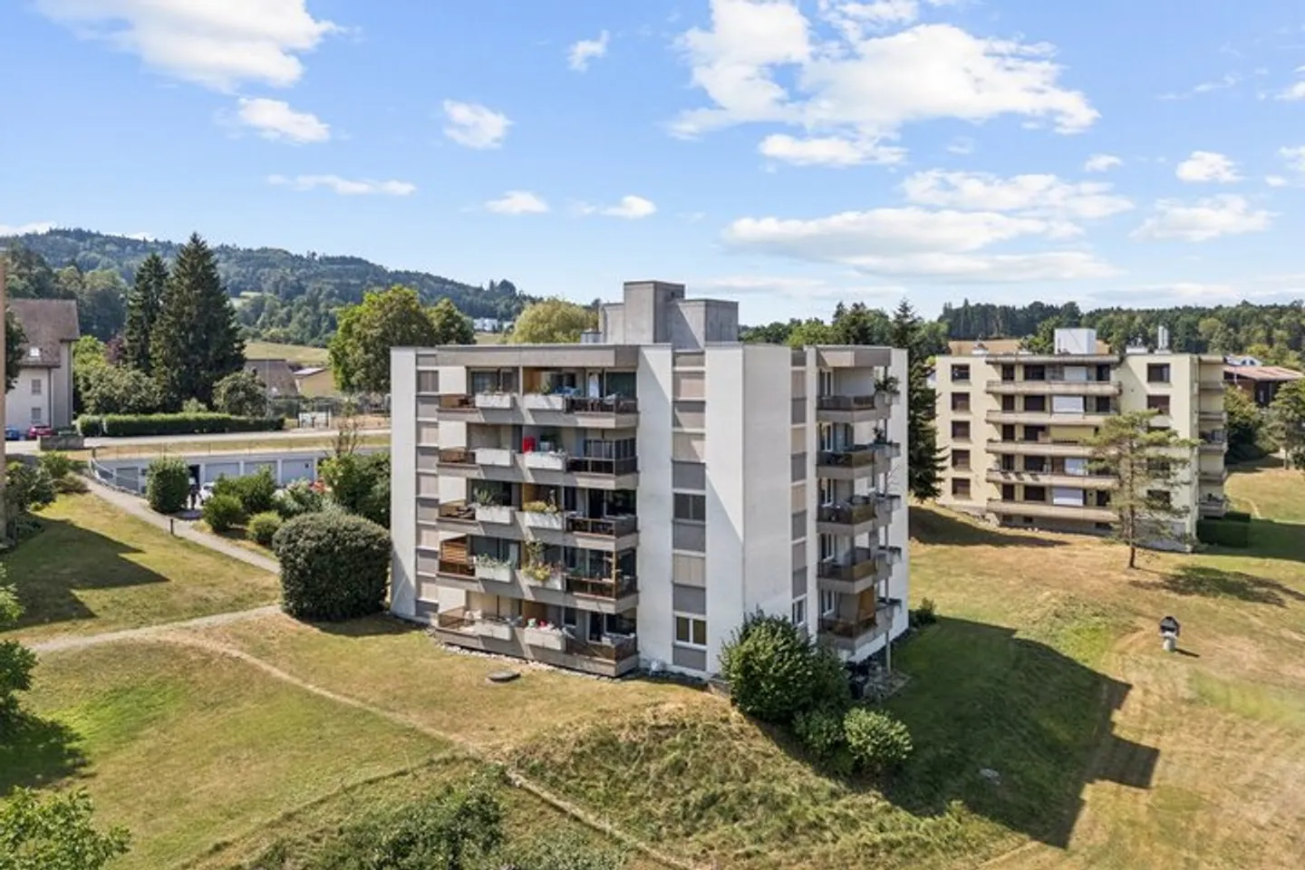 NEUWERTIGE 3.5 ZIMMER EIGENTUMSWOHNUNG AN ATTRAKTIVER LAGE - Foto 7 von 8