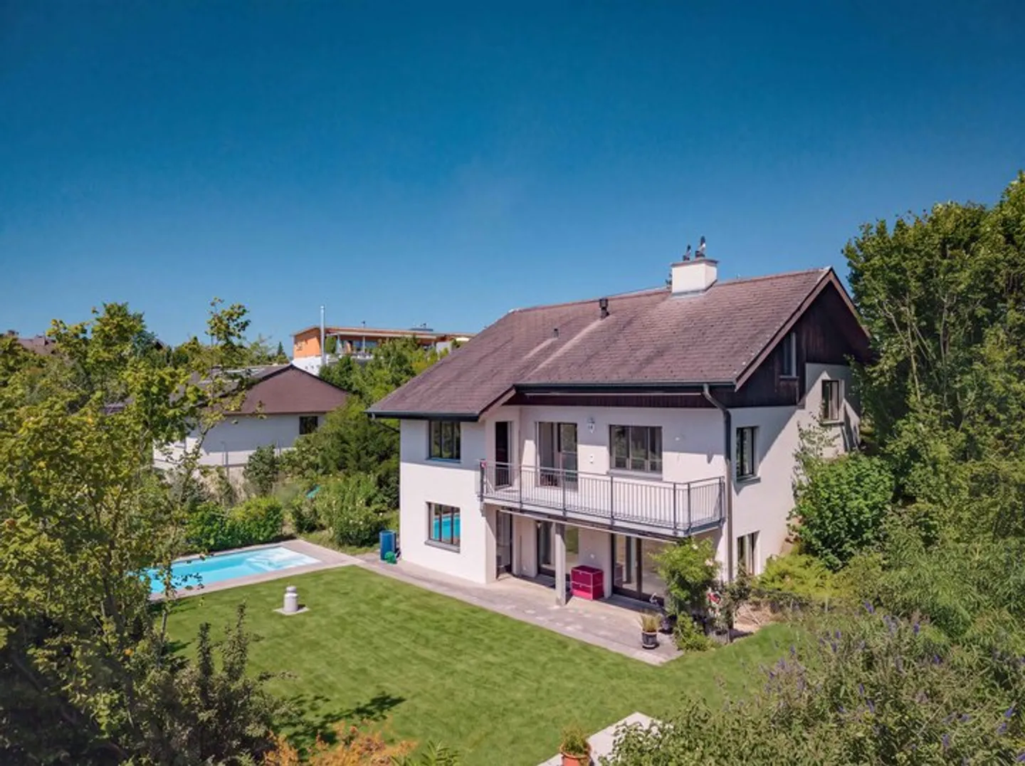 GROSSZÜGIGES 8.5 ZIMMER EINFAMILIENHAUS MIT POOL IN RUBIGEN - Foto 1 von 8
