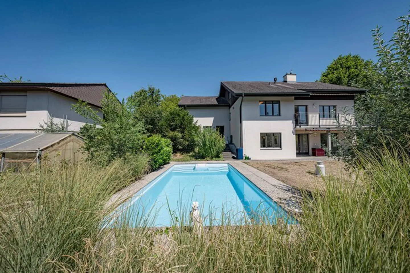 GROSSZÜGIGES 8.5 ZIMMER EINFAMILIENHAUS MIT POOL IN RUBIGEN - Foto 7 von 8
