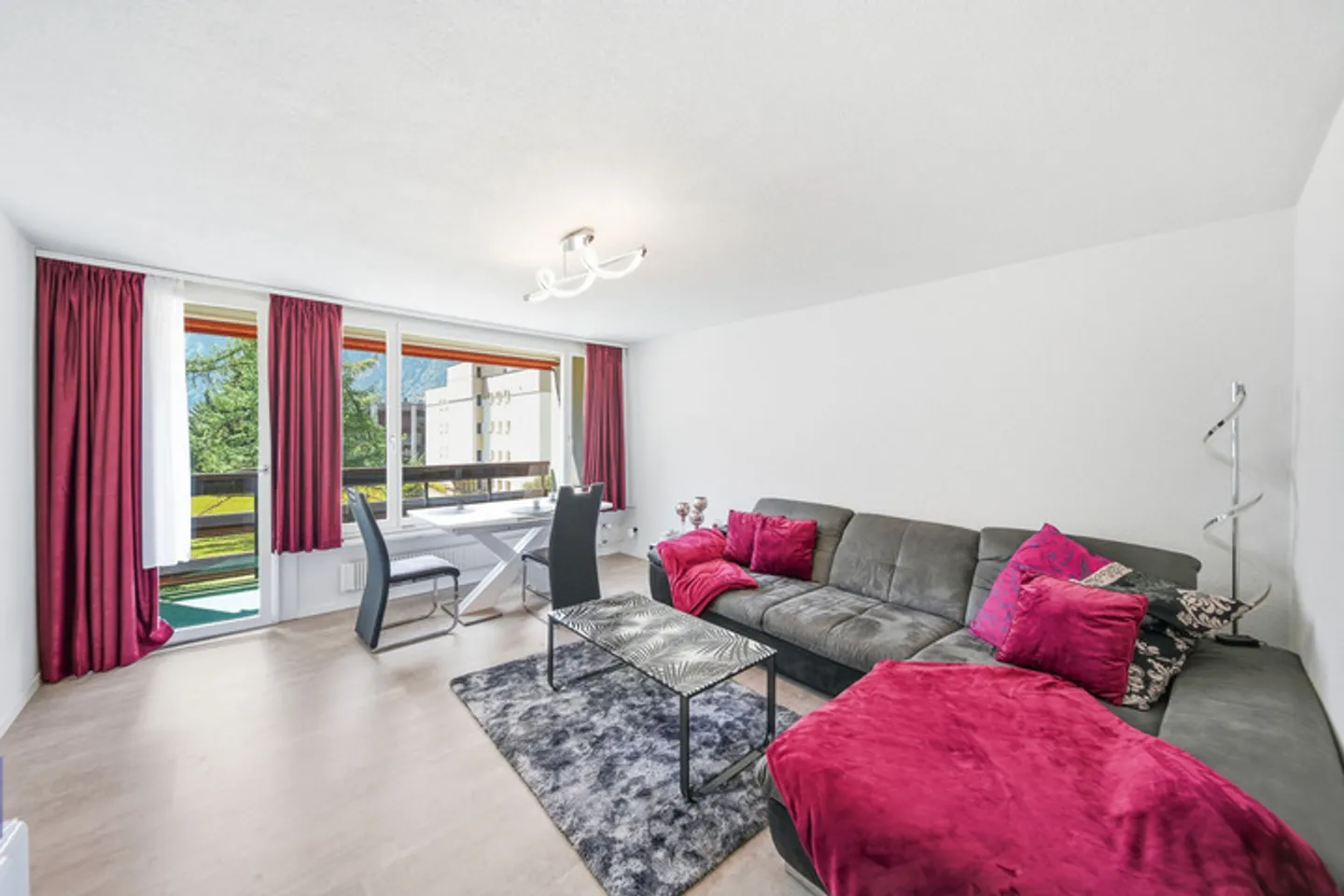 AMBIENTE ALPINO CON VISTA PANORAMICA - APPARTAMENTO VACANZE DI 2.5 LOCALI A ENGELBERG - Foto 2 di 8