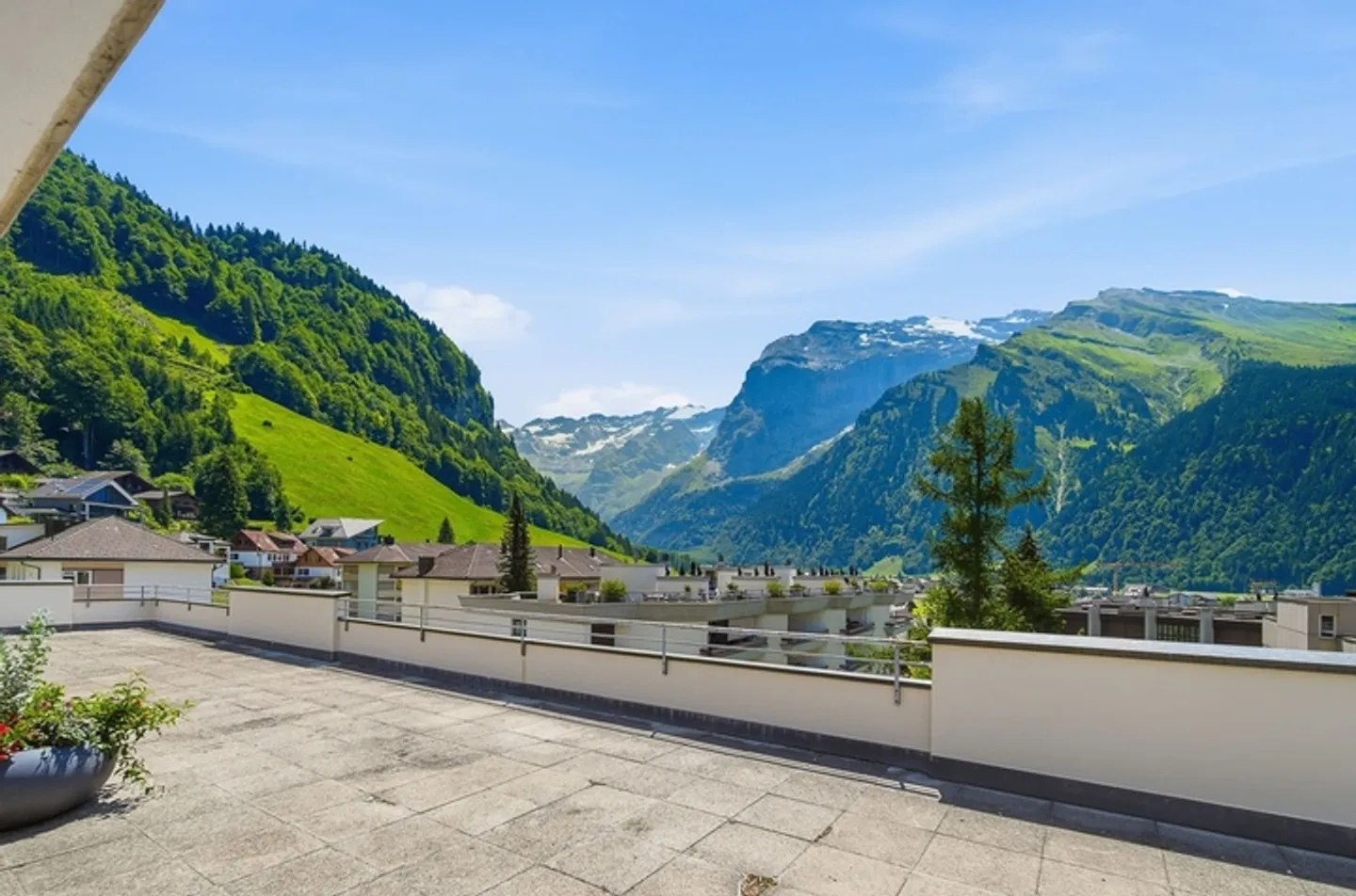 AMBIENTE ALPINO CON VISTA PANORAMICA - APPARTAMENTO VACANZE DI 2.5 LOCALI A ENGELBERG - Foto 1 di 8