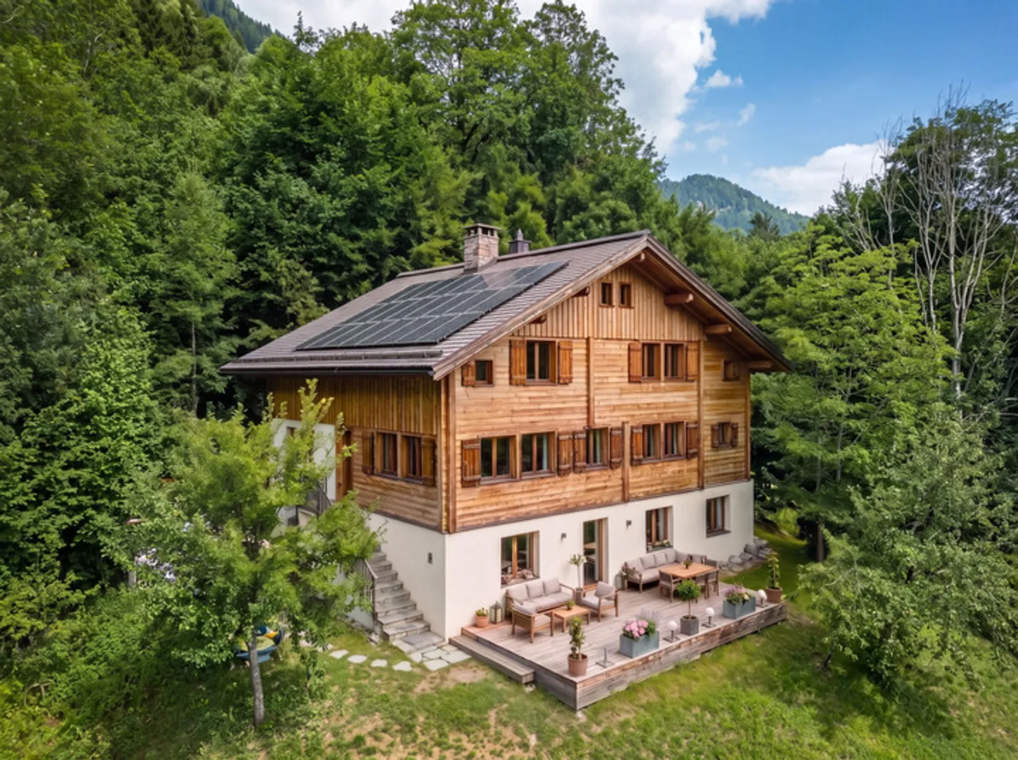 HIGH ABOVE THE FOUR FOREST LAKES - 1,393 M² SURROUNDINGS - Photo 7 of 8