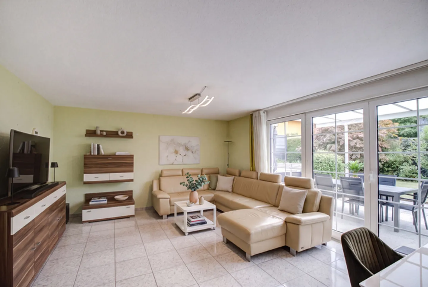 WELL-MAINTAINED SINGLE-FAMILY HOUSE IN BRISLACH - LIVING WITH GARDEN IDYLL - Photo 3 of 8