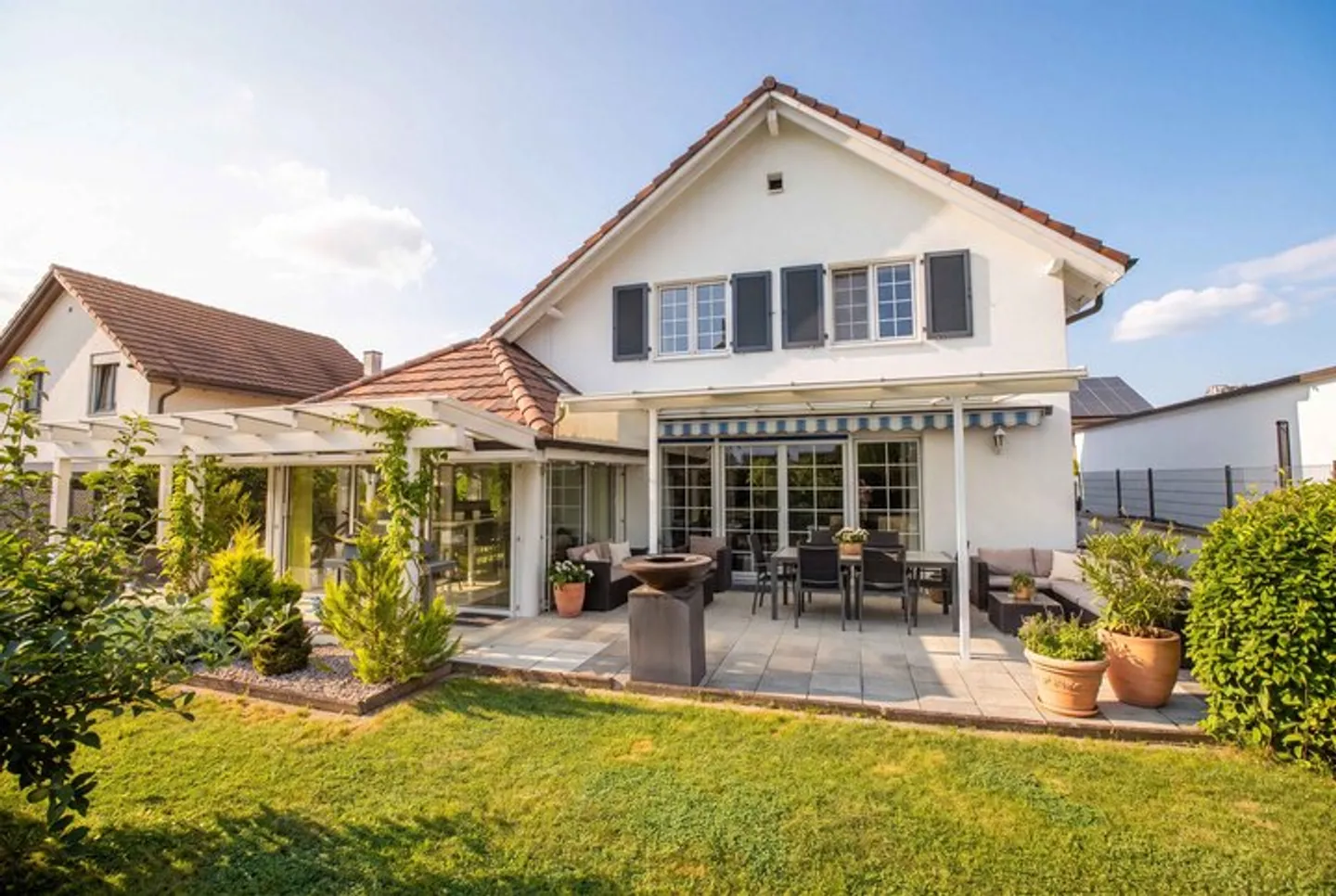 WELL-MAINTAINED SINGLE-FAMILY HOUSE IN BRISLACH - LIVING WITH GARDEN IDYLL - Photo 1 of 8