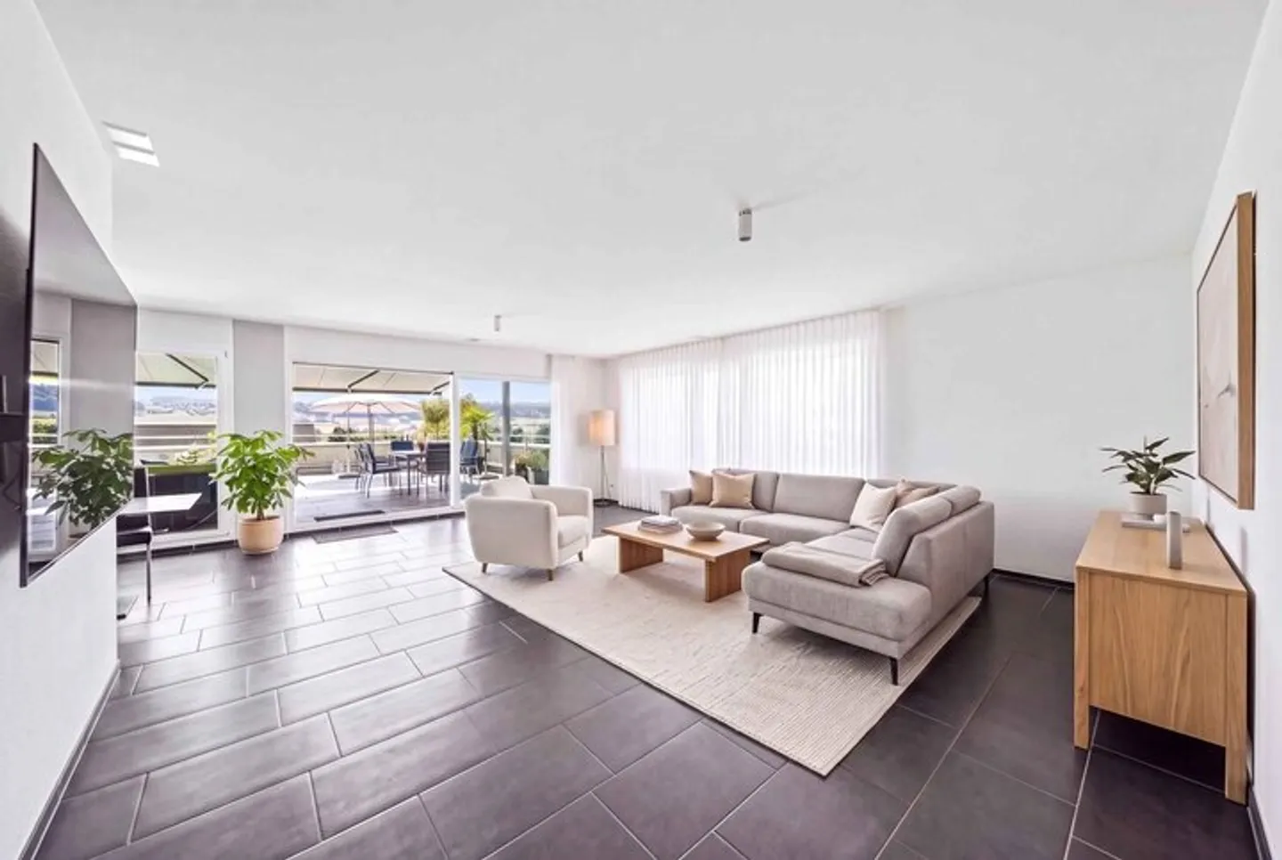 CONDITIONS COME IN UNA CASA: 142 M² DI SPAZIO ABITATIVO, 80 M² DI TERRAZZA E GIARDINO - Foto 2 di 8