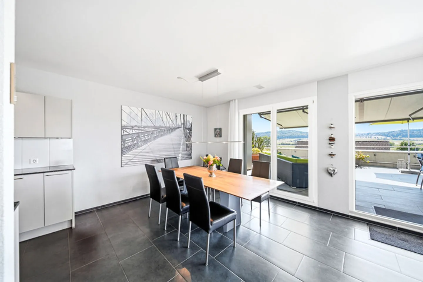 CONDITIONS COME IN UNA CASA: 142 M² DI SPAZIO ABITATIVO, 80 M² DI TERRAZZA E GIARDINO - Foto 3 di 8