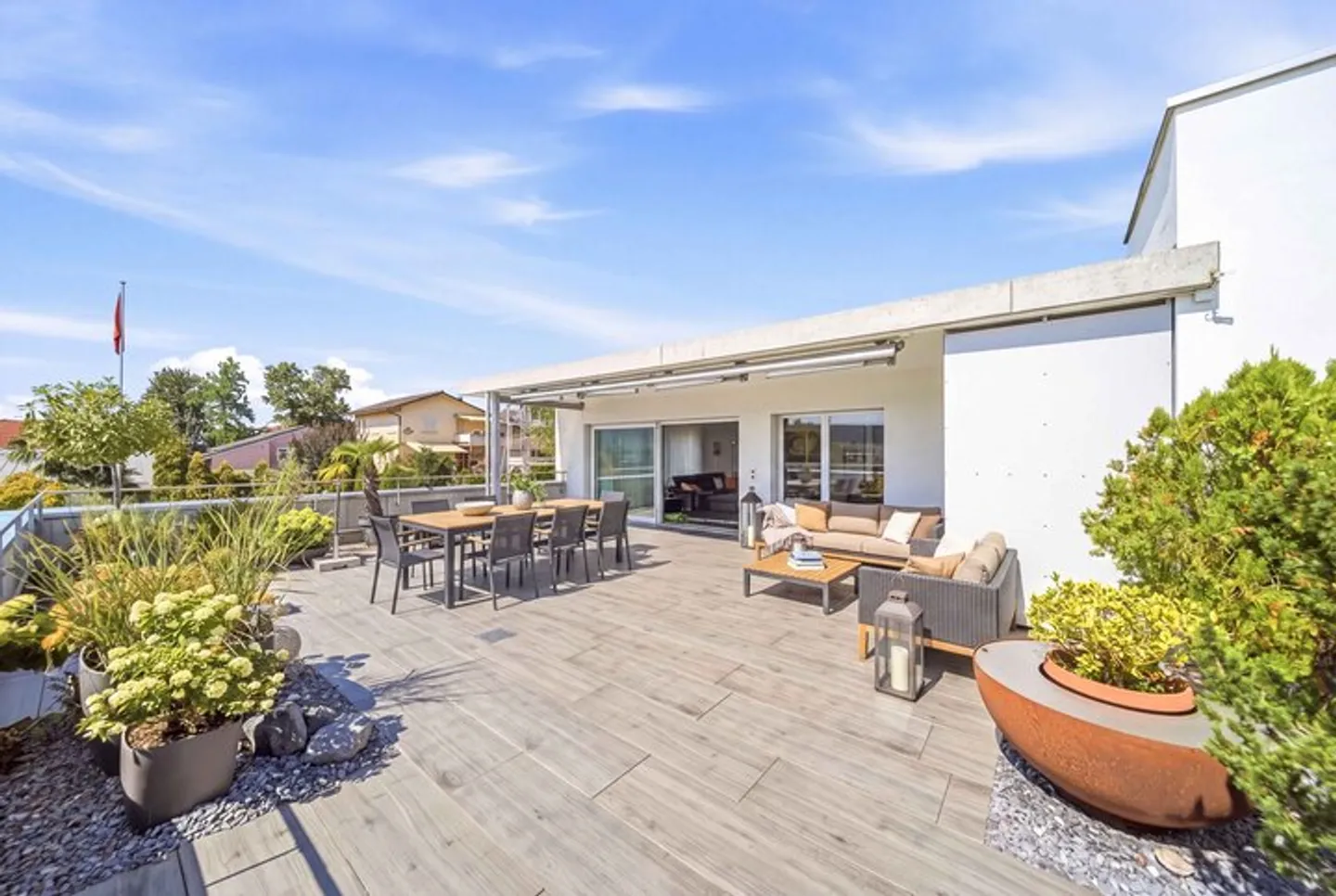 CONDITIONS COME IN UNA CASA: 142 M² DI SPAZIO ABITATIVO, 80 M² DI TERRAZZA E GIARDINO - Foto 1 di 8