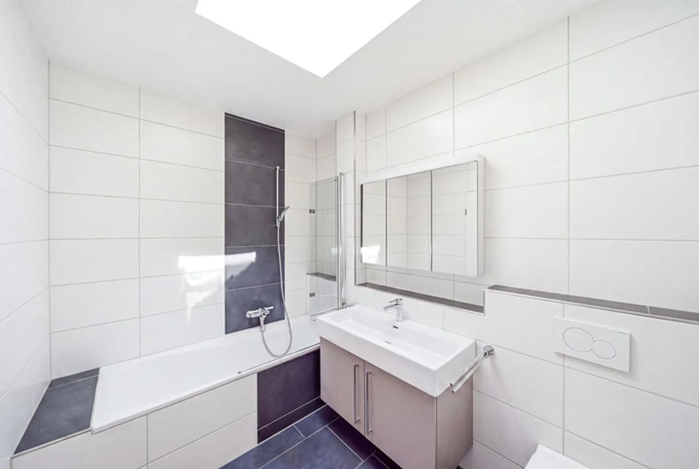 CONDITIONS COME IN UNA CASA: 142 M² DI SPAZIO ABITATIVO, 80 M² DI TERRAZZA E GIARDINO - Foto 6 di 8
