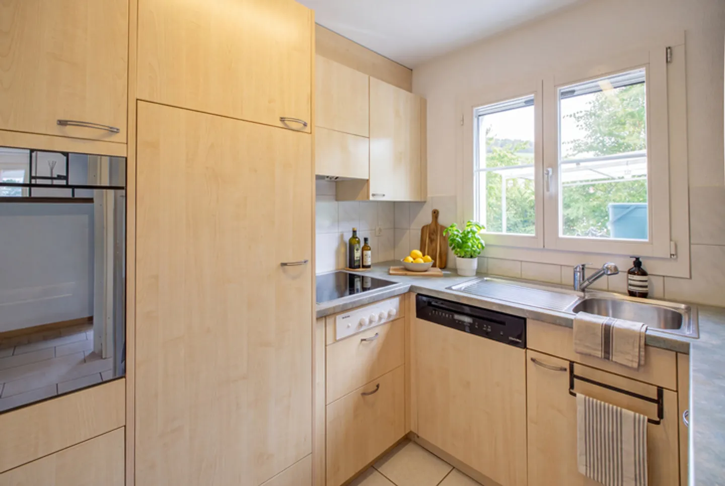 Well-maintained 4.5 room corner house next to the Aare in Döttingen - Photo 4 of 8
