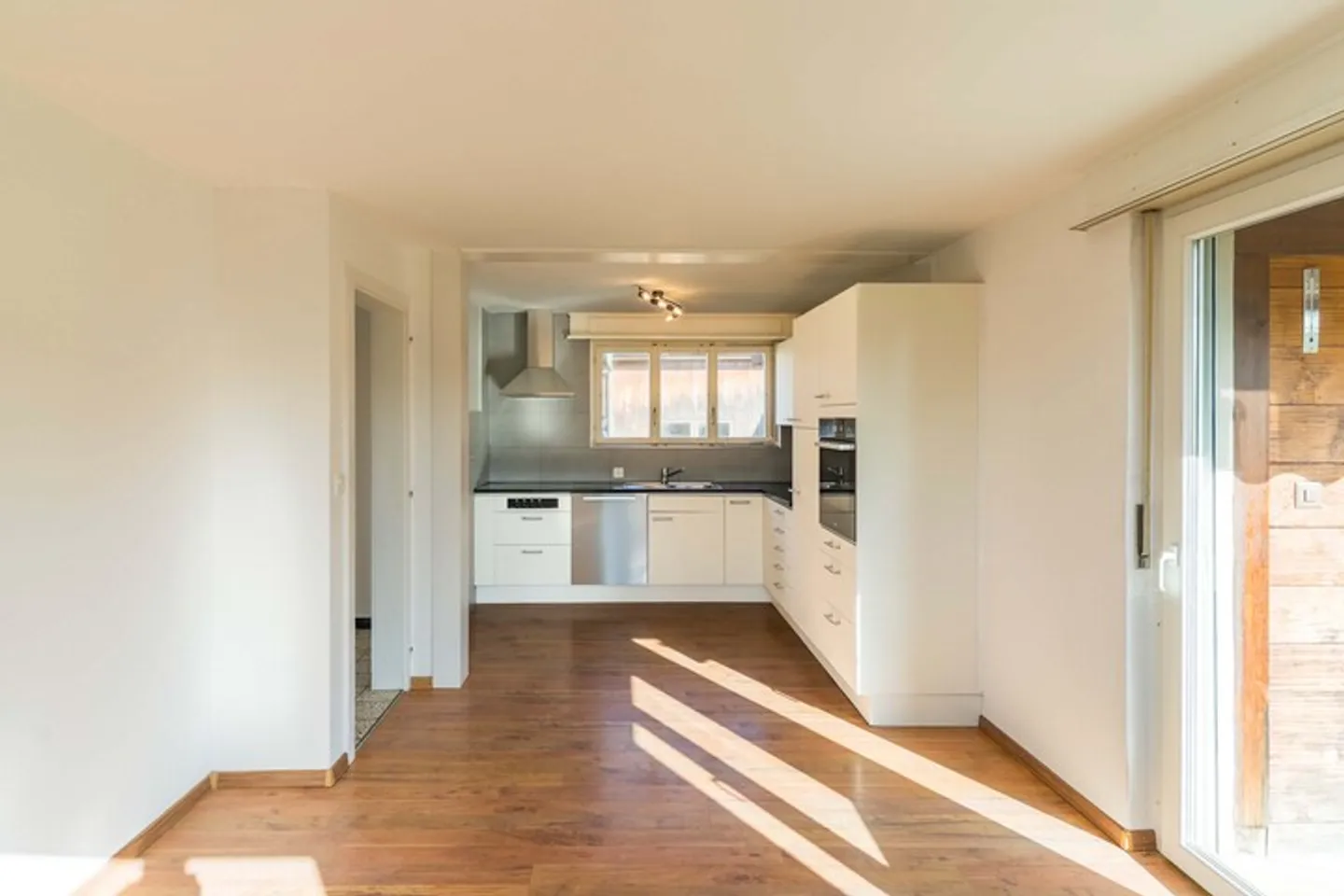 Freistehendes Einfamilienhaus mit Grün - Foto 7 von 9