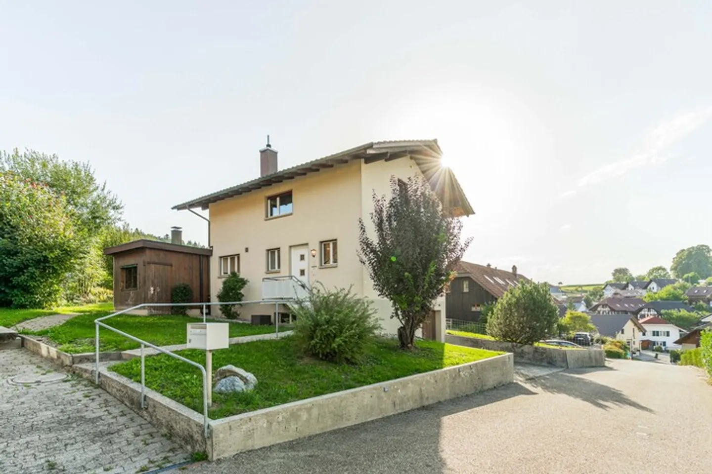 Freistehendes Einfamilienhaus mit Grün - Foto 4 von 9