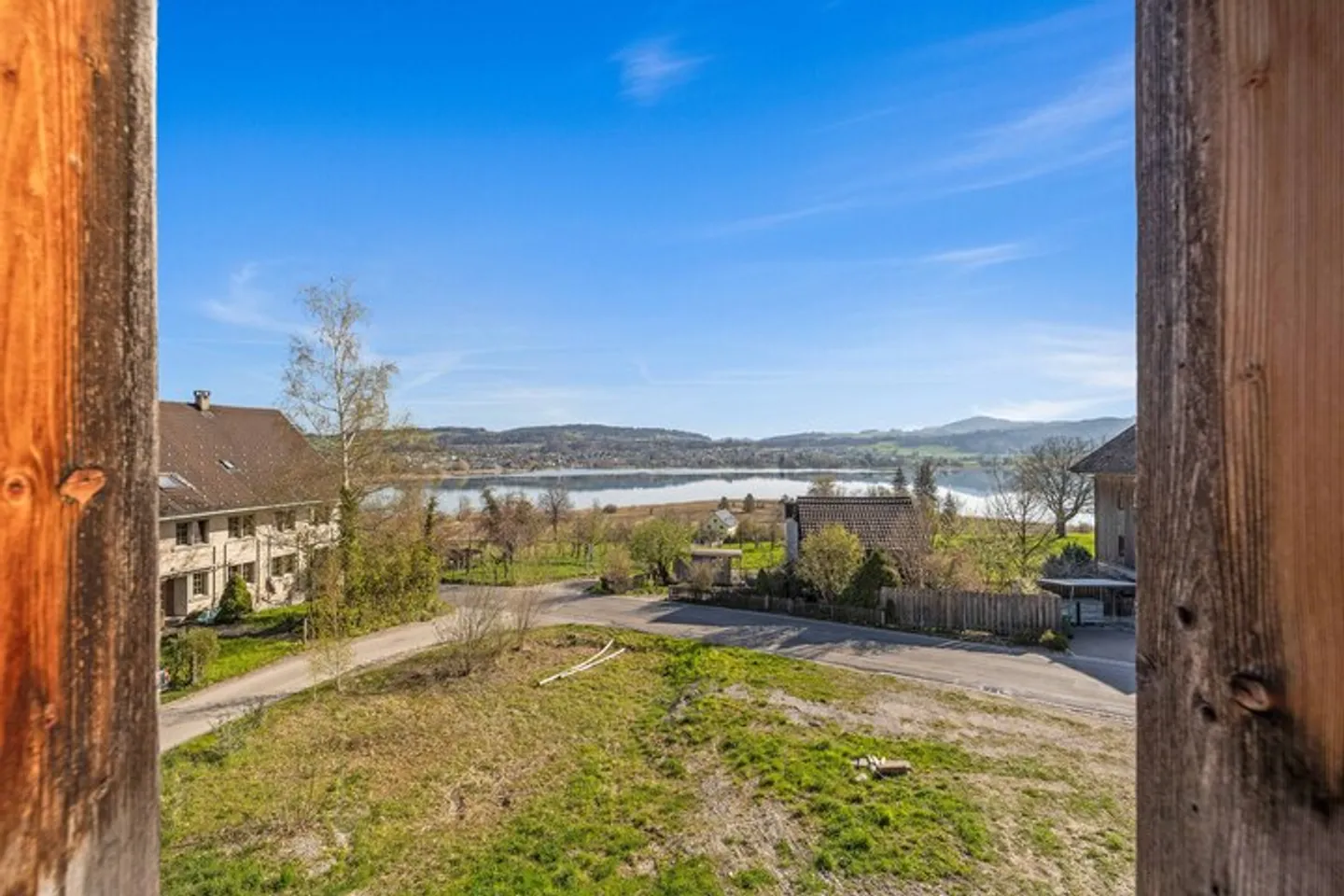 Charming End Row House with Lake View and Swedish Stove in Pfäffikon - Photo 1 of 8