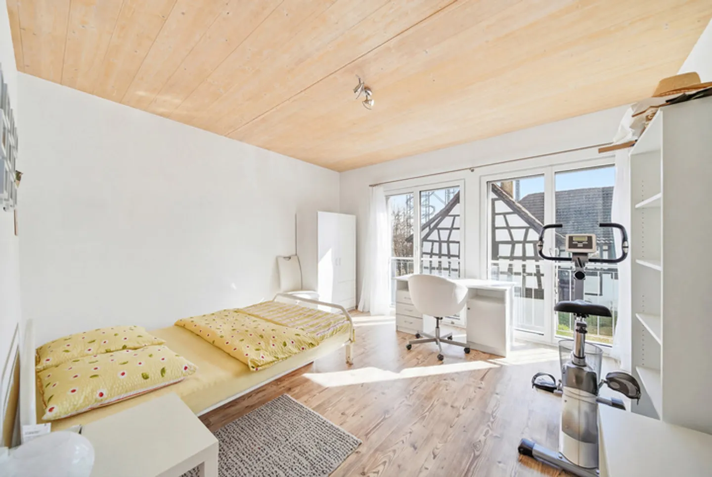 PURE FEELING OF HOME - 3.5 ROOM APARTMENT WITH LARGE GARDEN - Photo 4 of 7