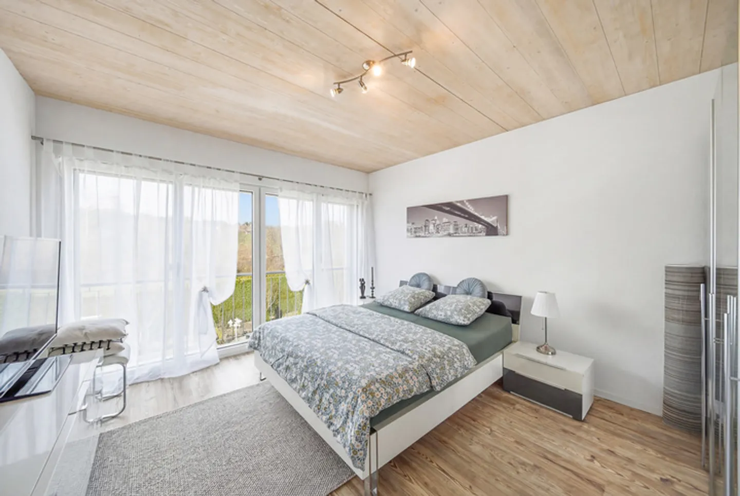 PURE FEELING OF HOME - 3.5 ROOM APARTMENT WITH LARGE GARDEN - Photo 3 of 7