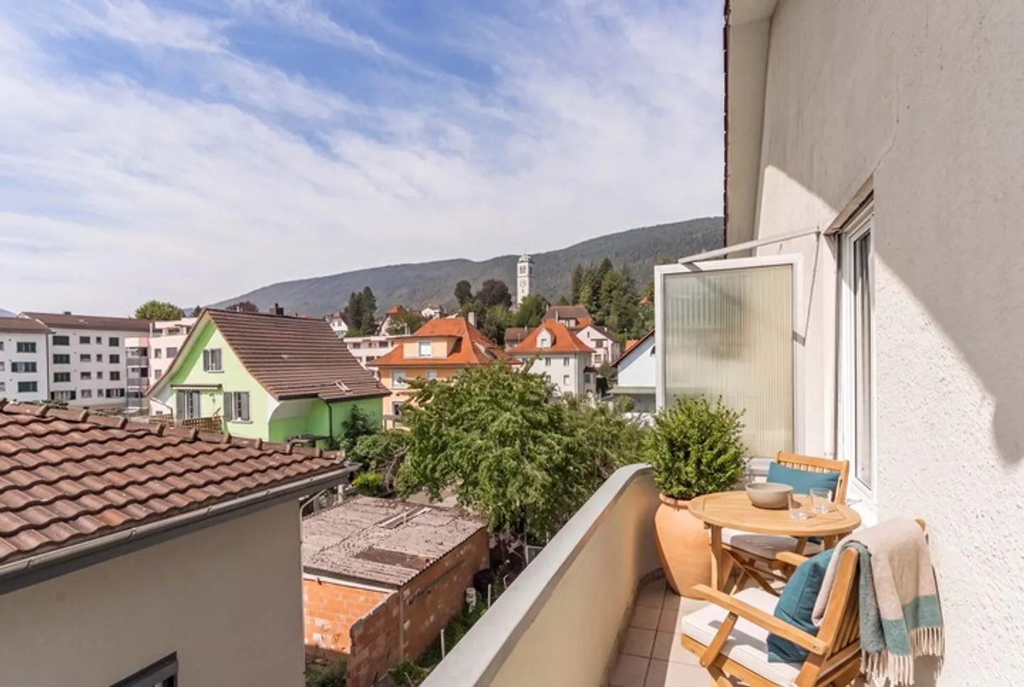 SPACIOUS TWO-FAMILY HOUSE IN GRENCHEN - Photo 7 of 8