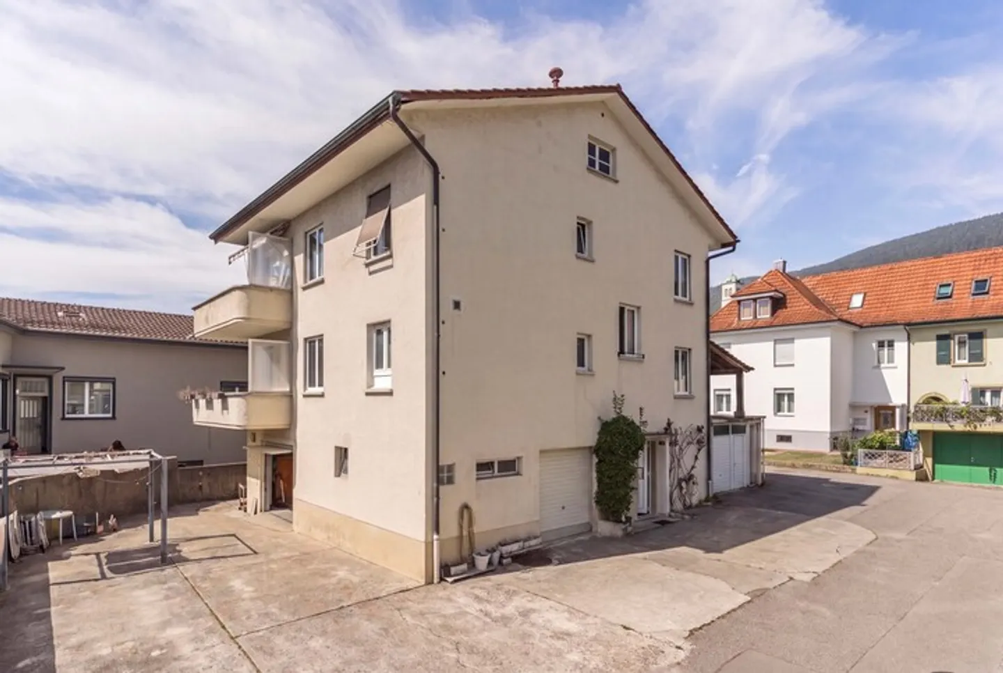 SPACIOUS TWO-FAMILY HOUSE IN GRENCHEN - Photo 1 of 8