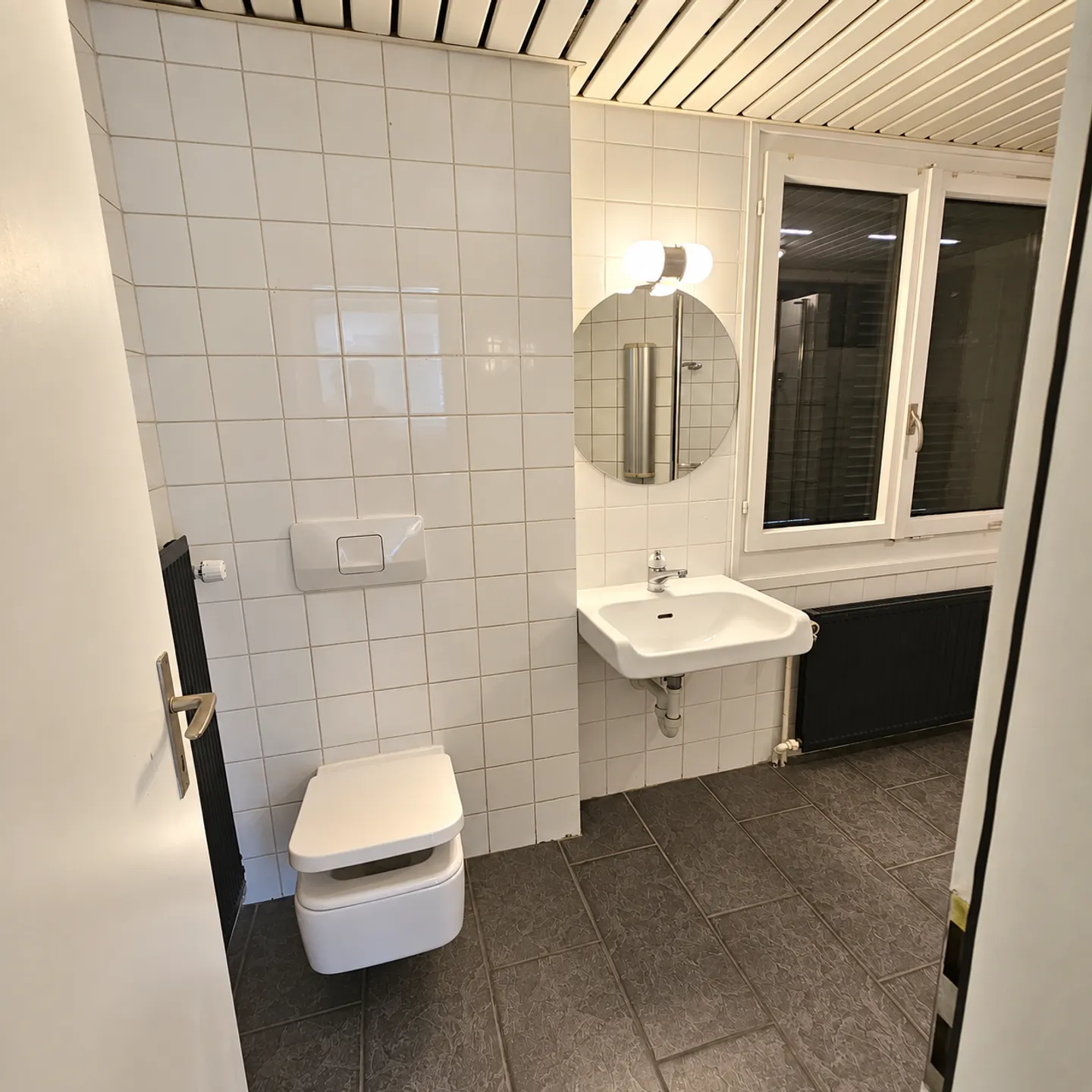 EINFAMILIENHAUS MIT GROSSEM GARTEN - BEFRISTET ZU MIETEN - Foto 6 di 8