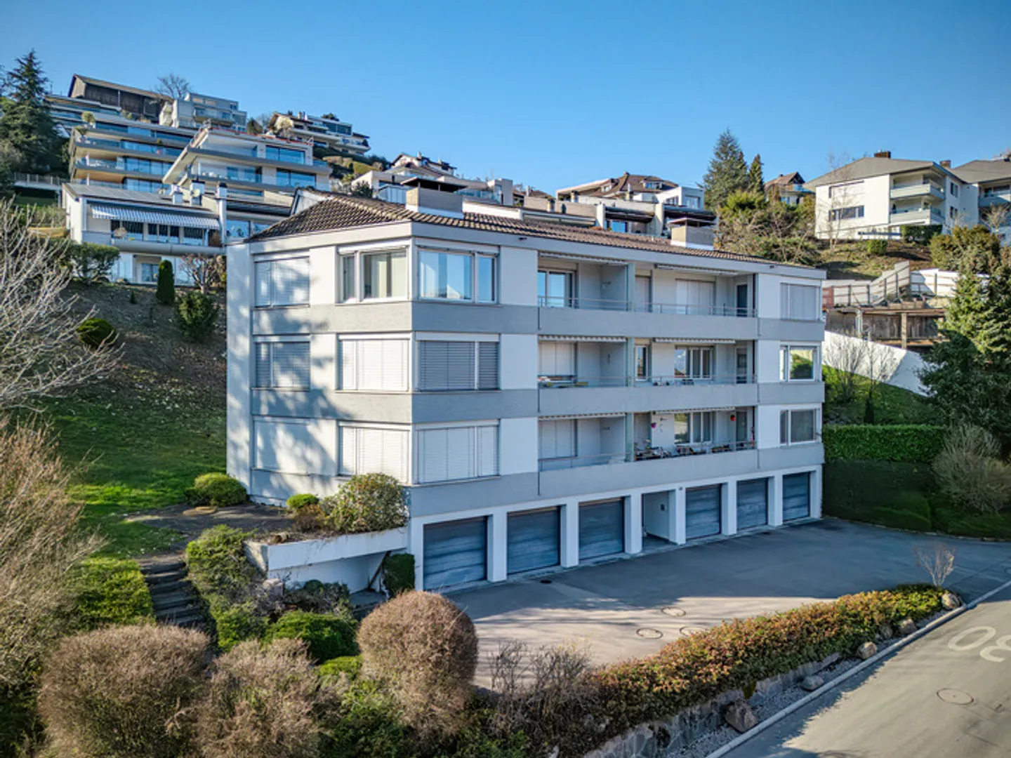 APPARTAMENTO CON VISTA LAGO ATTRAENTE - Foto 8 di 8