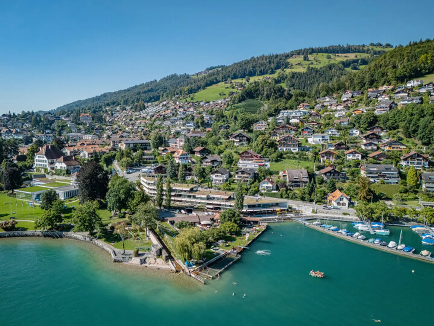 ARCHITECTURAL JEWEL ON THUN LAKE - Photo 8 of 8