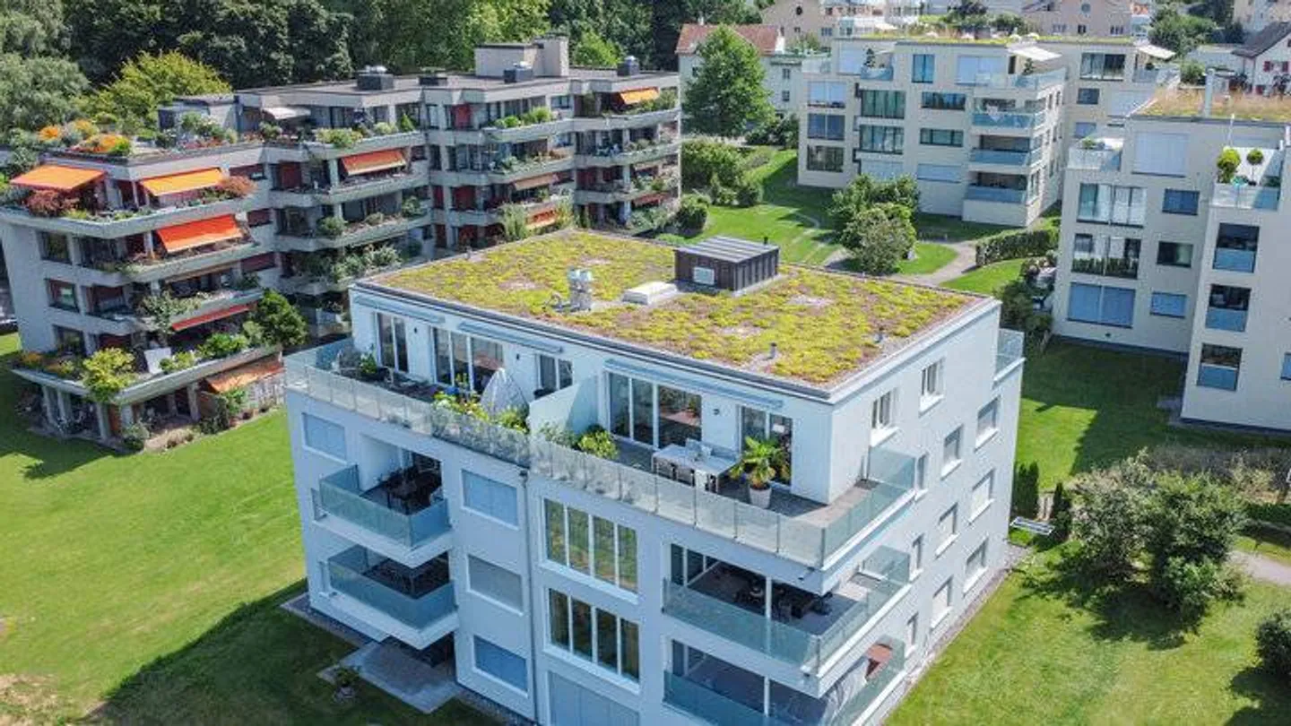 ATTIC APARTMENT - LOVELY LAKE VIEW - Photo 7 of 8