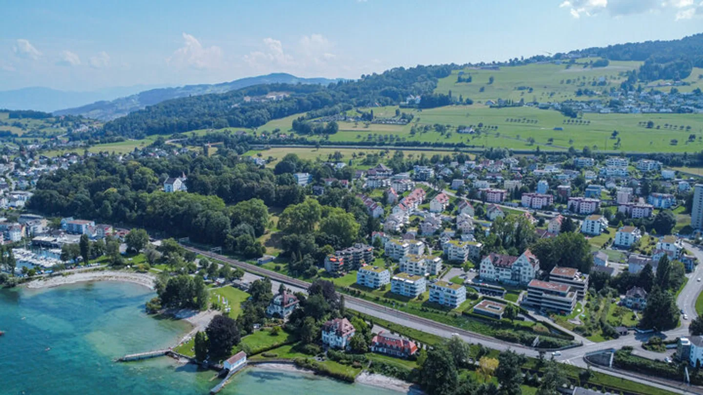 PENTHOUSE WITH GREAT LAKE VIEW - Photo 8 of 8