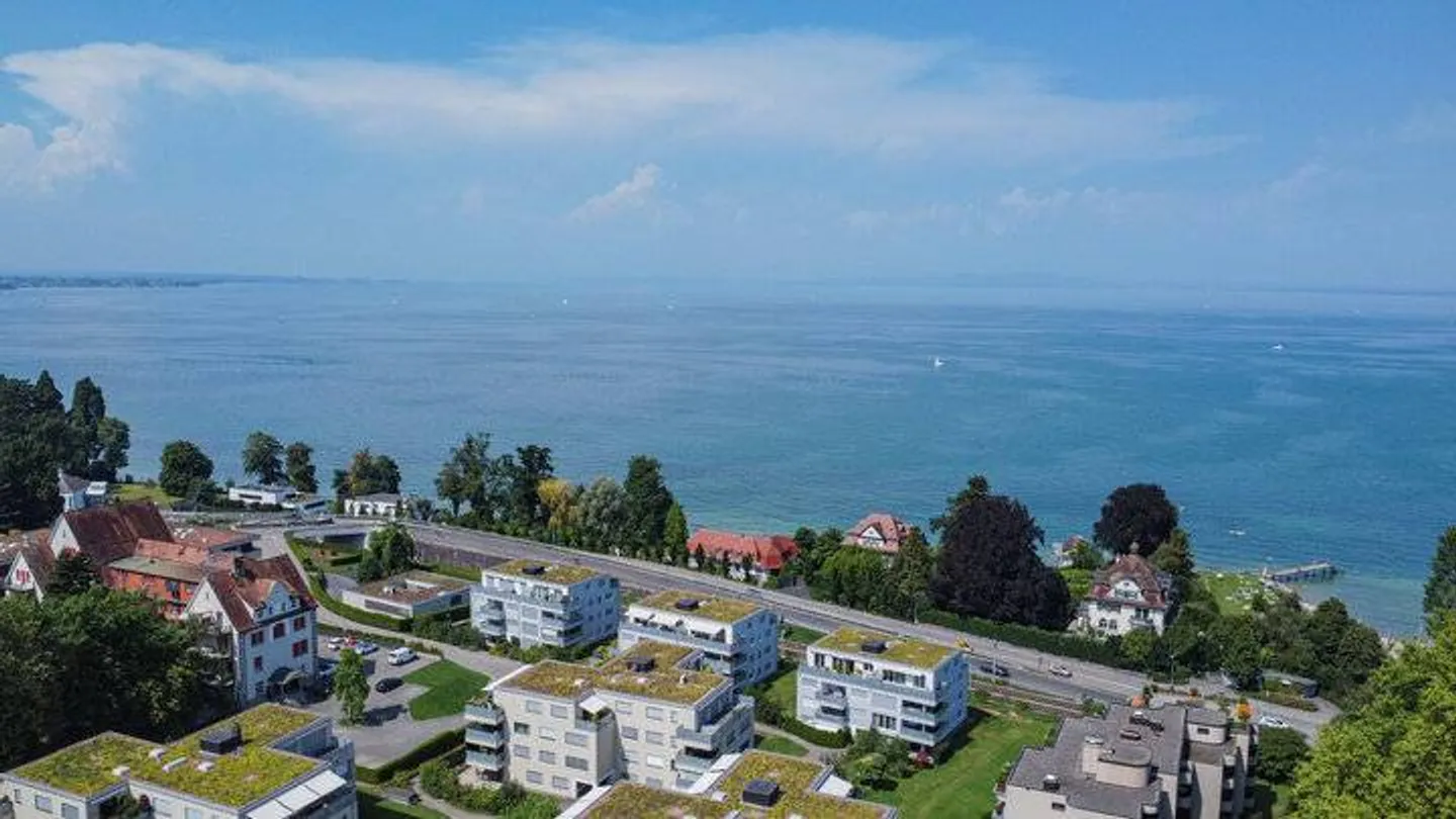 ATTIC APARTMENT - LOVELY LAKE VIEW - Photo 6 of 8