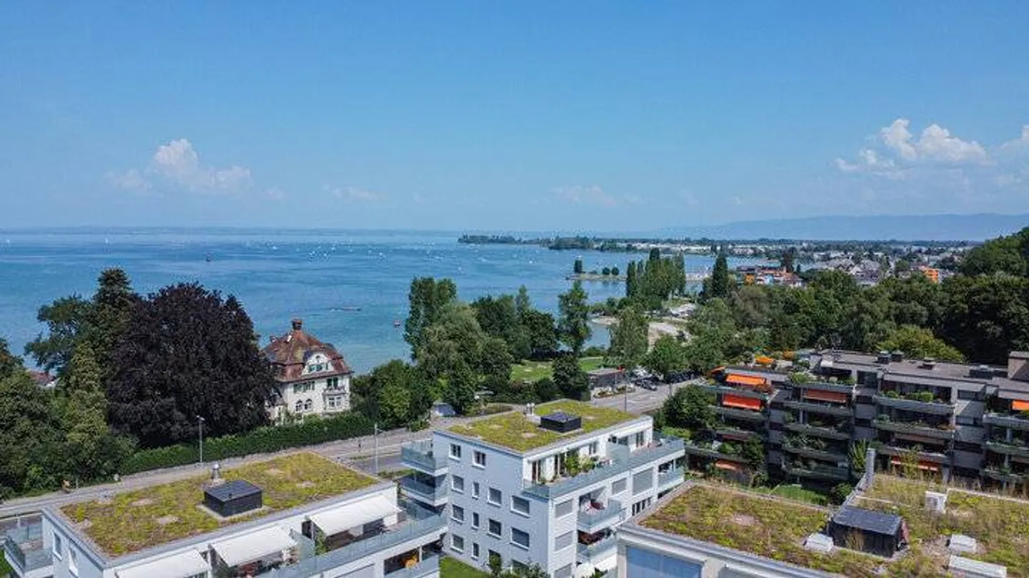 ATTIC APARTMENT - LOVELY LAKE VIEW - Photo 1 of 8