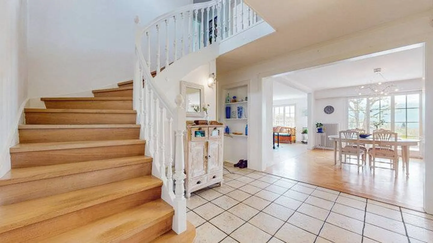 VIVRE LÀ OÙ LES VIGNES ET LA VUE SUR LE LAC SE RENCONTRENT - Photo 7 sur 9