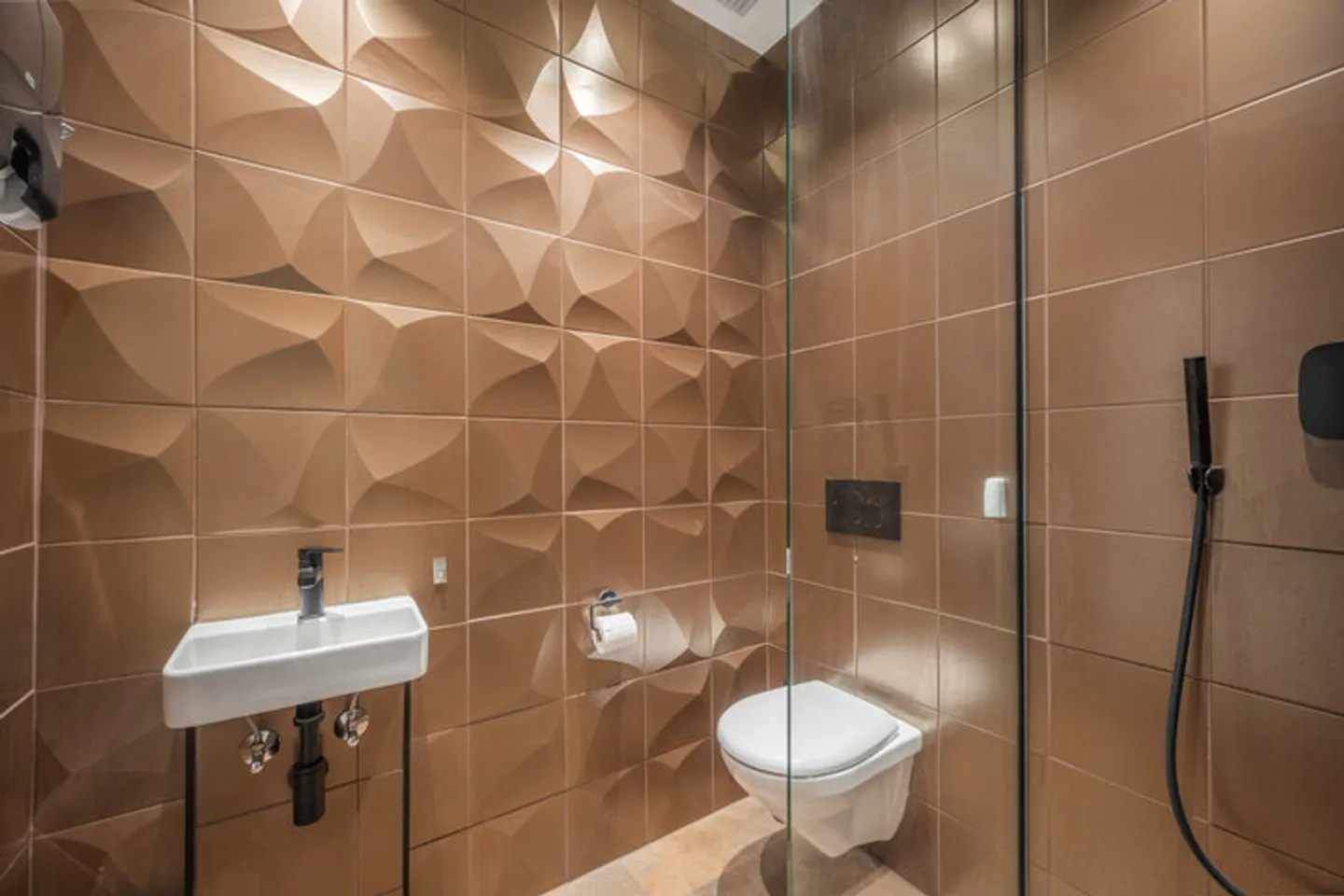 3 UNITÉS COMMERCIALES LOUEES AVEC RENDEMENT À LA GARE DE BÜLACH - Photo 4 sur 8