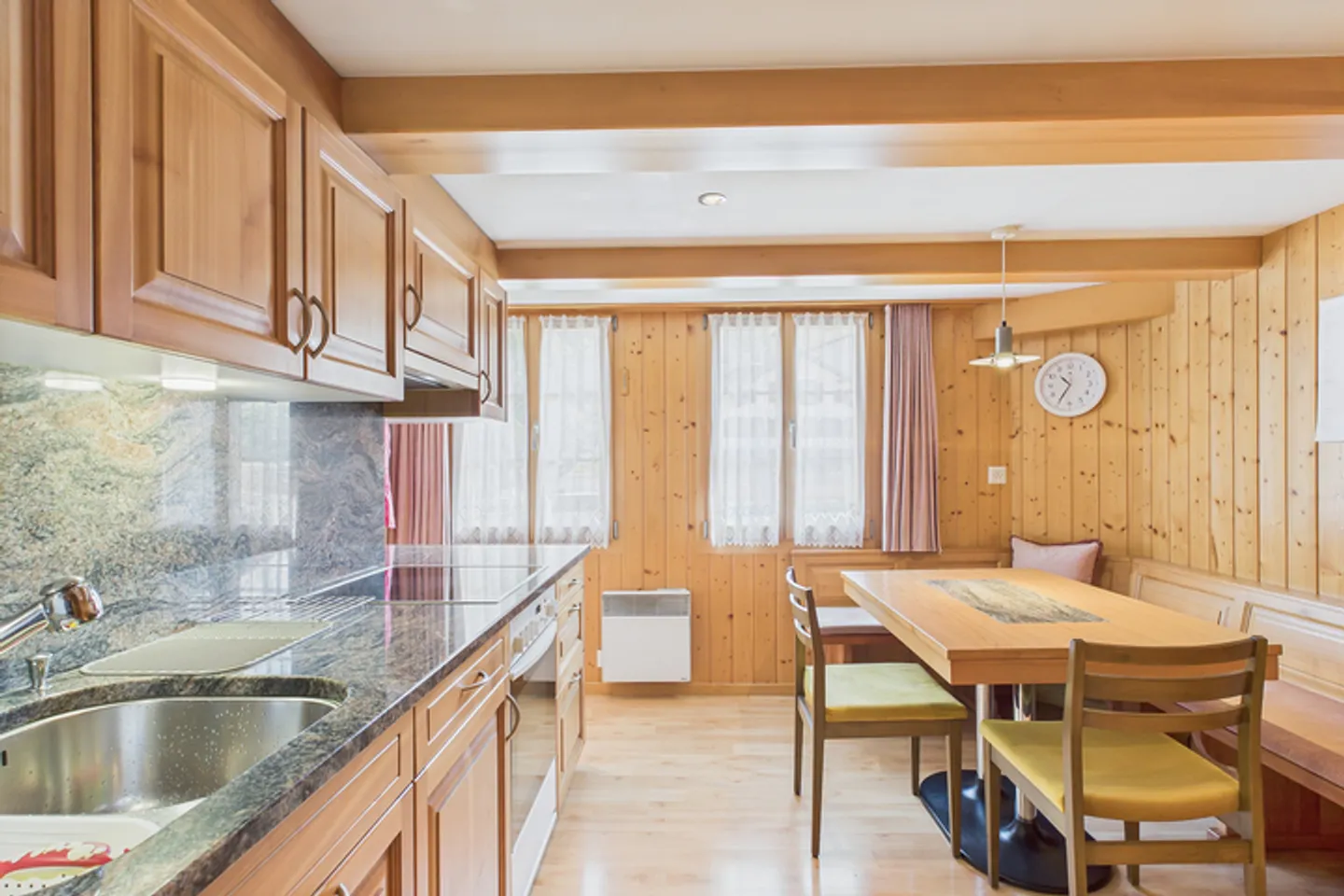 HISTORISCHES BAUERNHAUS MIT POTENTIAL - Photo 3 sur 7