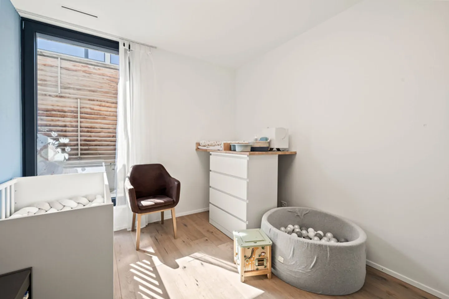 High-Quality 3.5 Room Garden Apartment in Preferred Location - Photo 5 of 8