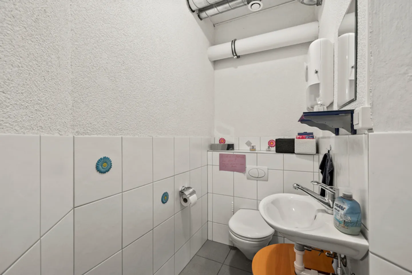 Miroir, miroir sur le mur : 167 m² de superbes espaces commerciaux - Photo 3 sur 8