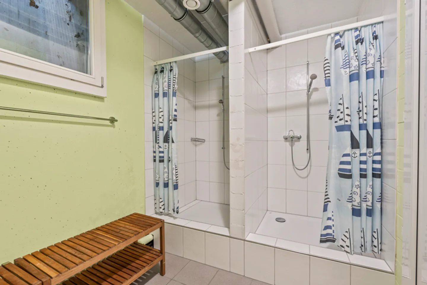 Miroir, miroir sur le mur : 167 m² de superbes espaces commerciaux - Photo 6 sur 8