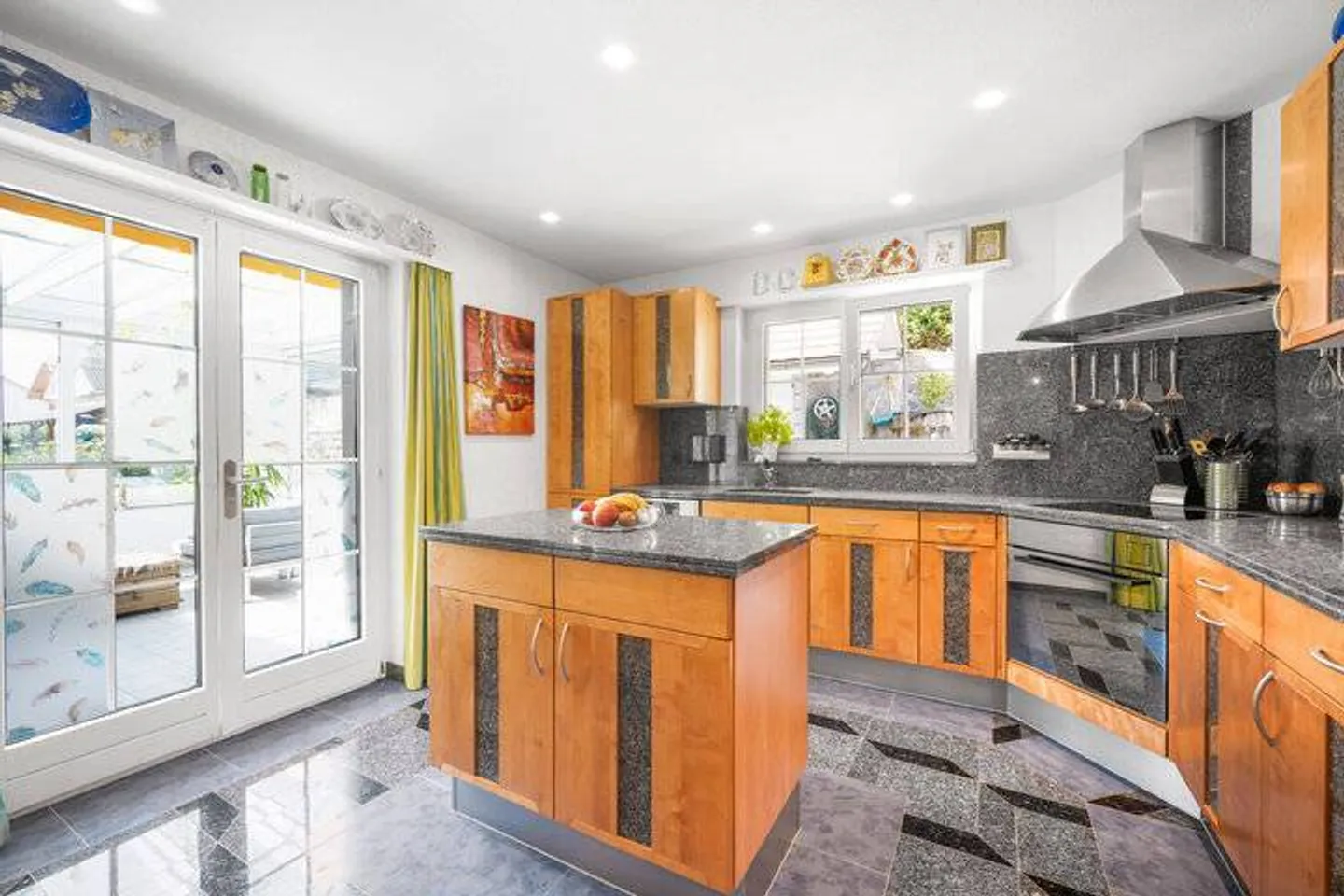 VILLA AVEC JARDIN D'HIVER, PISCINE ET APPARTEMENT ANNEXE - Photo 6 sur 9