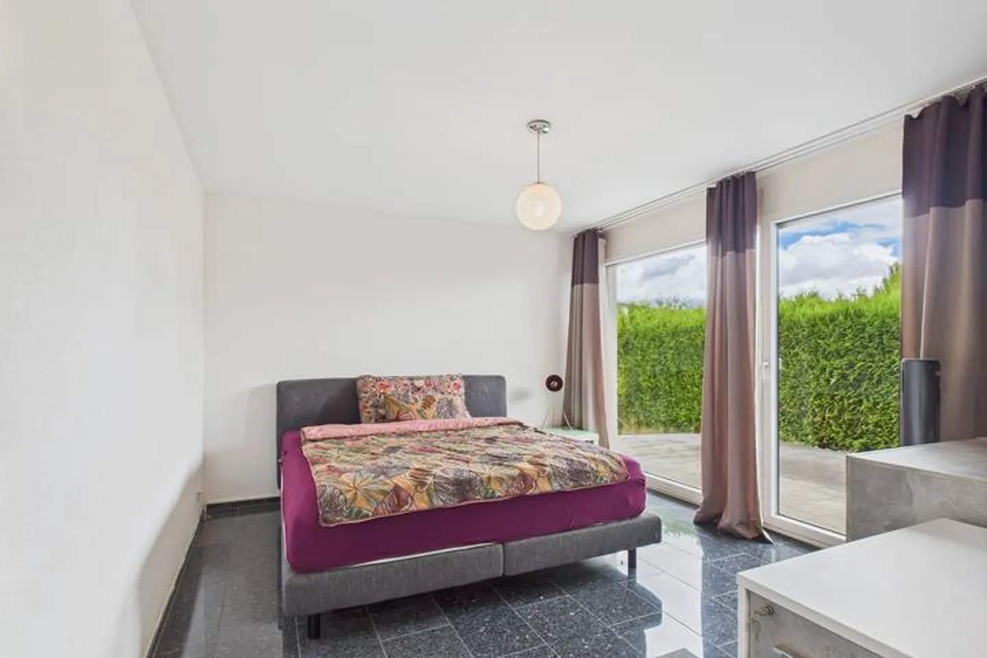 VILLA ARCHITECTURALE MODERNE AVEC VUE SUR LE LAC ET FINITIONS DE HAUTE QUALITÉ À NOTTWIL - Photo 6 sur 9