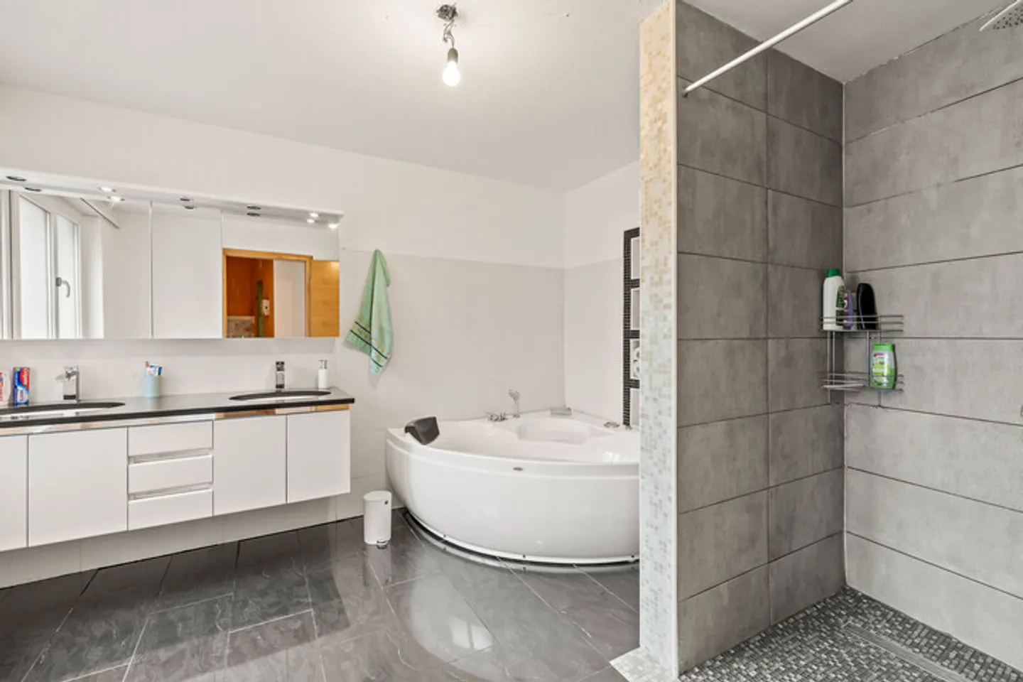 PROPRIÉTÉ HISTORIQUE AVEC POTENTIEL D'AMÉNAGEMENT - Photo 5 sur 8