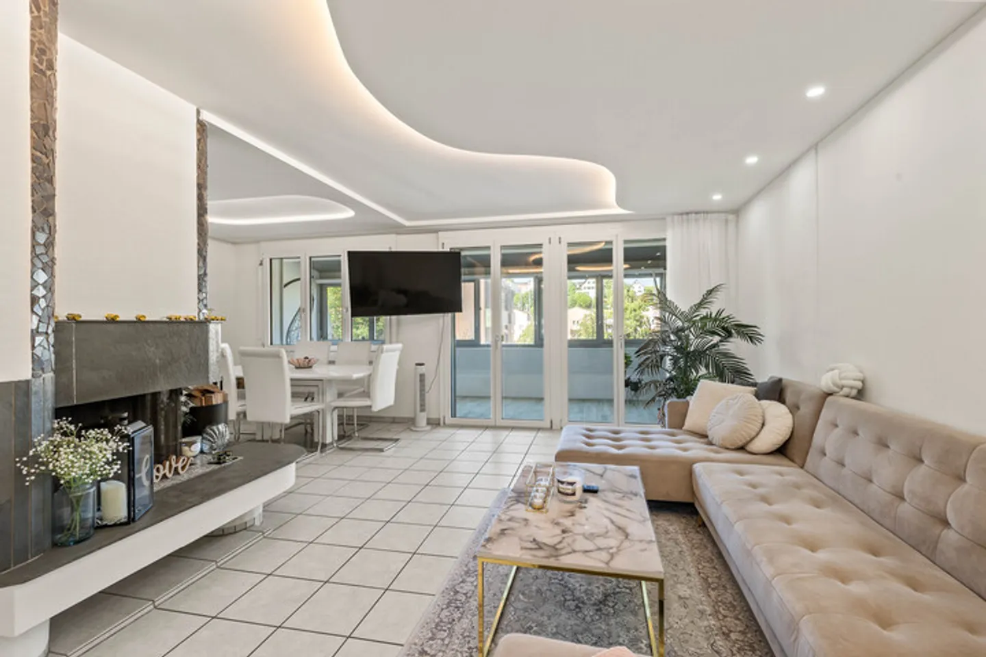 ILLNAU: 4.5-ZIMMER MIT WINTERGARTEN &amp; GARAGE - Foto 1 von 8